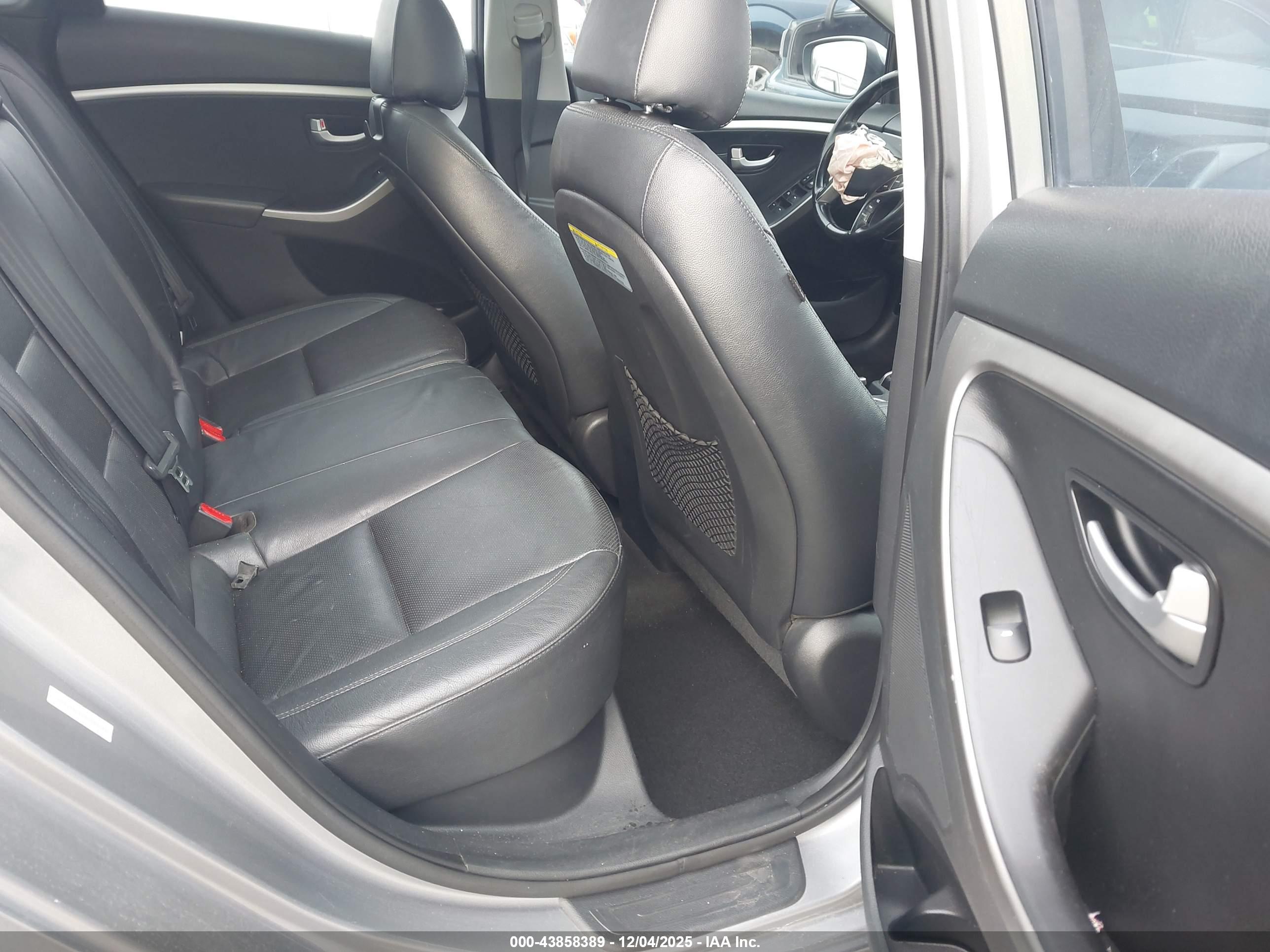 HYUNDAI ELANTRA image 8