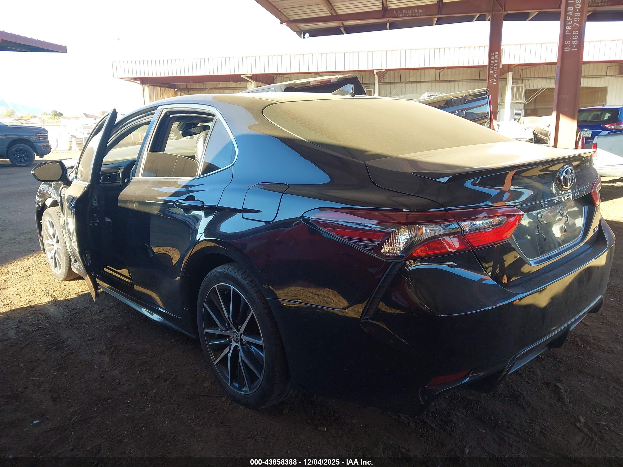 TOYOTA CAMRY image 3