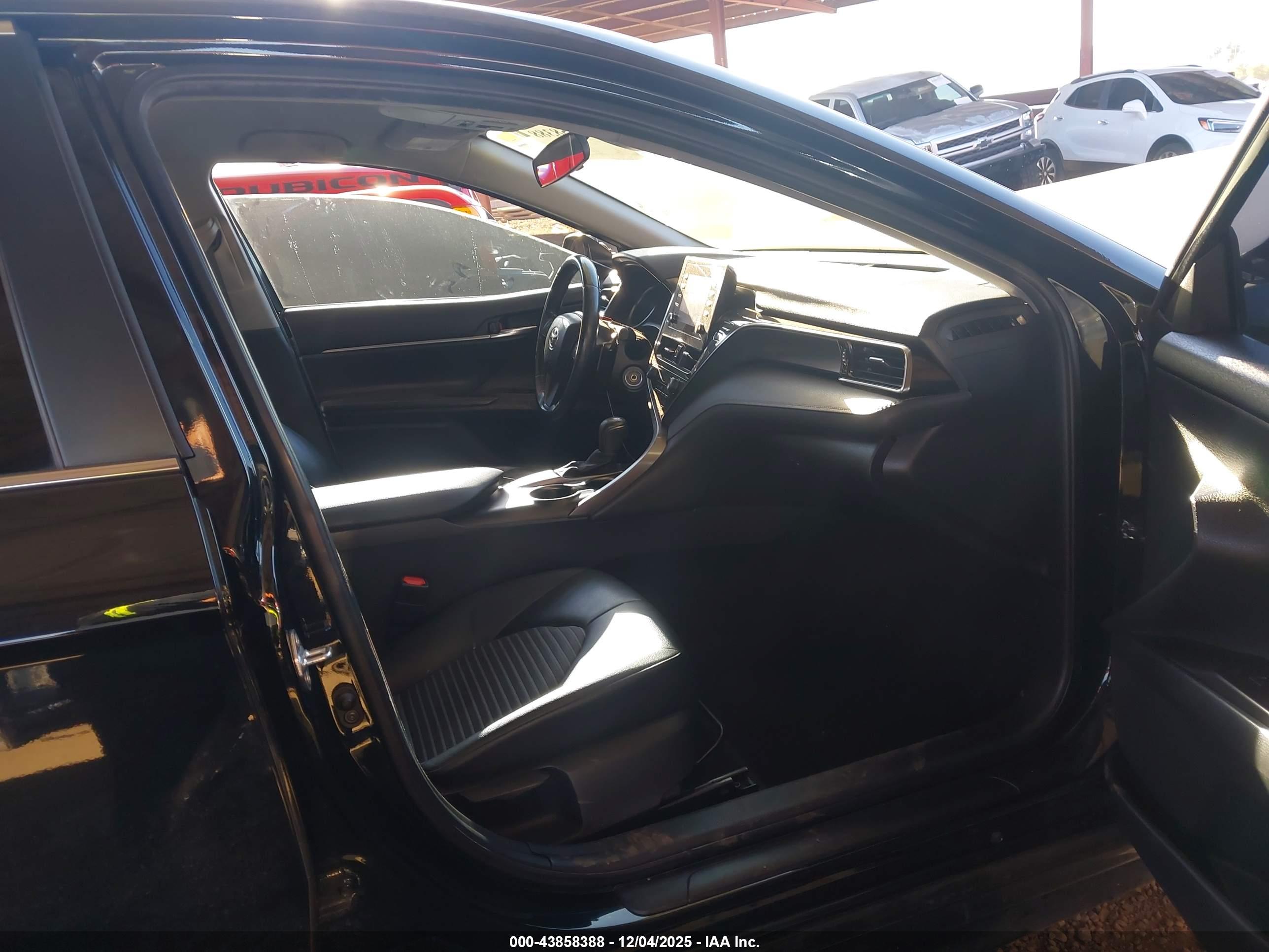 TOYOTA CAMRY image 5