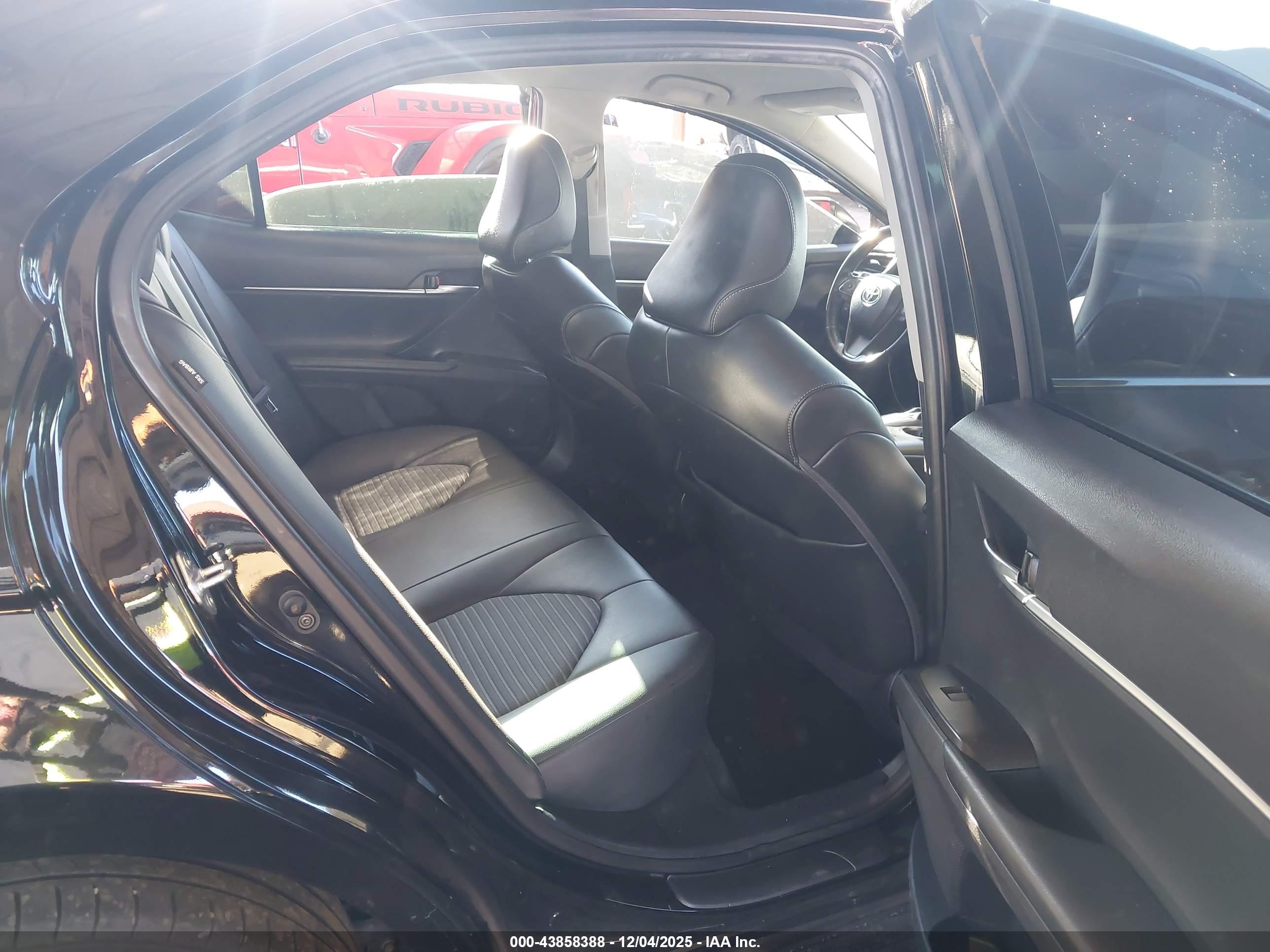 TOYOTA CAMRY image 8