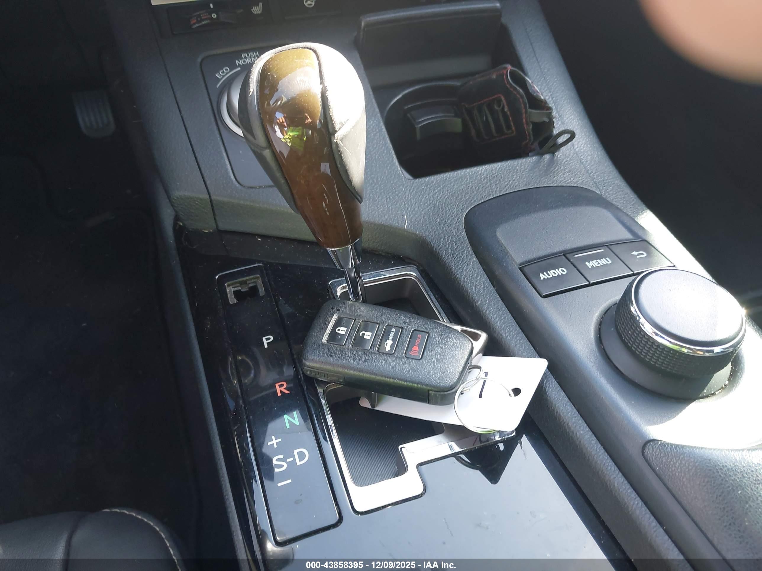 LEXUS ES image 11