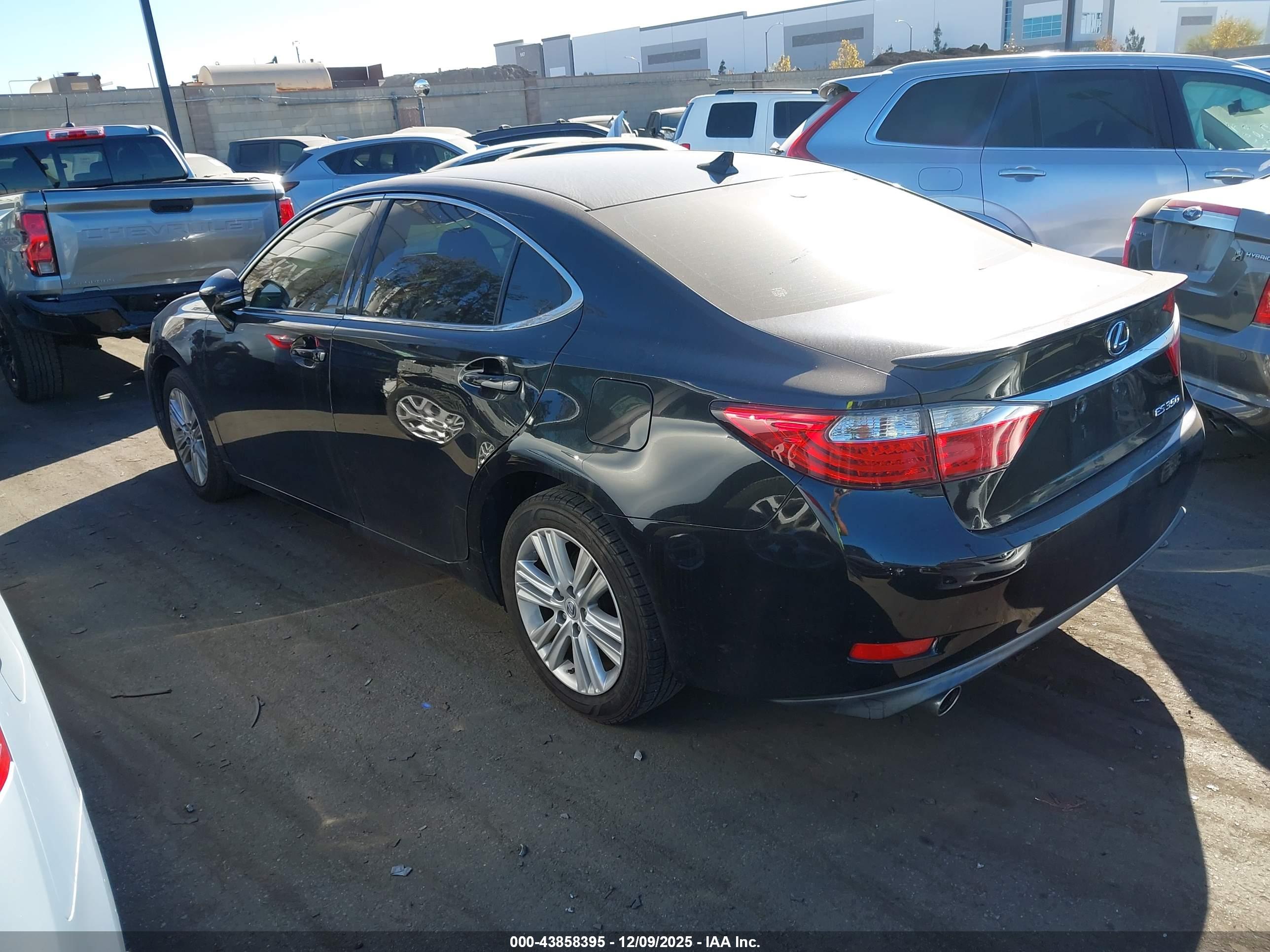 LEXUS ES image 3