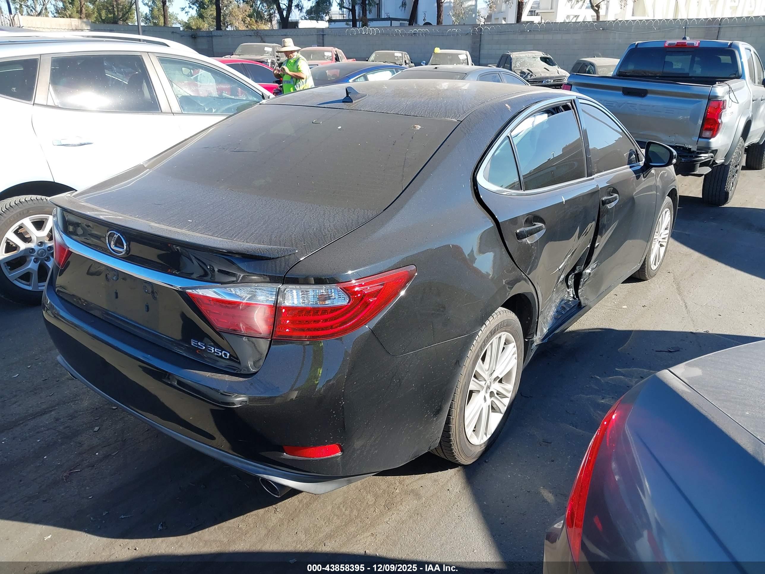 LEXUS ES image 4