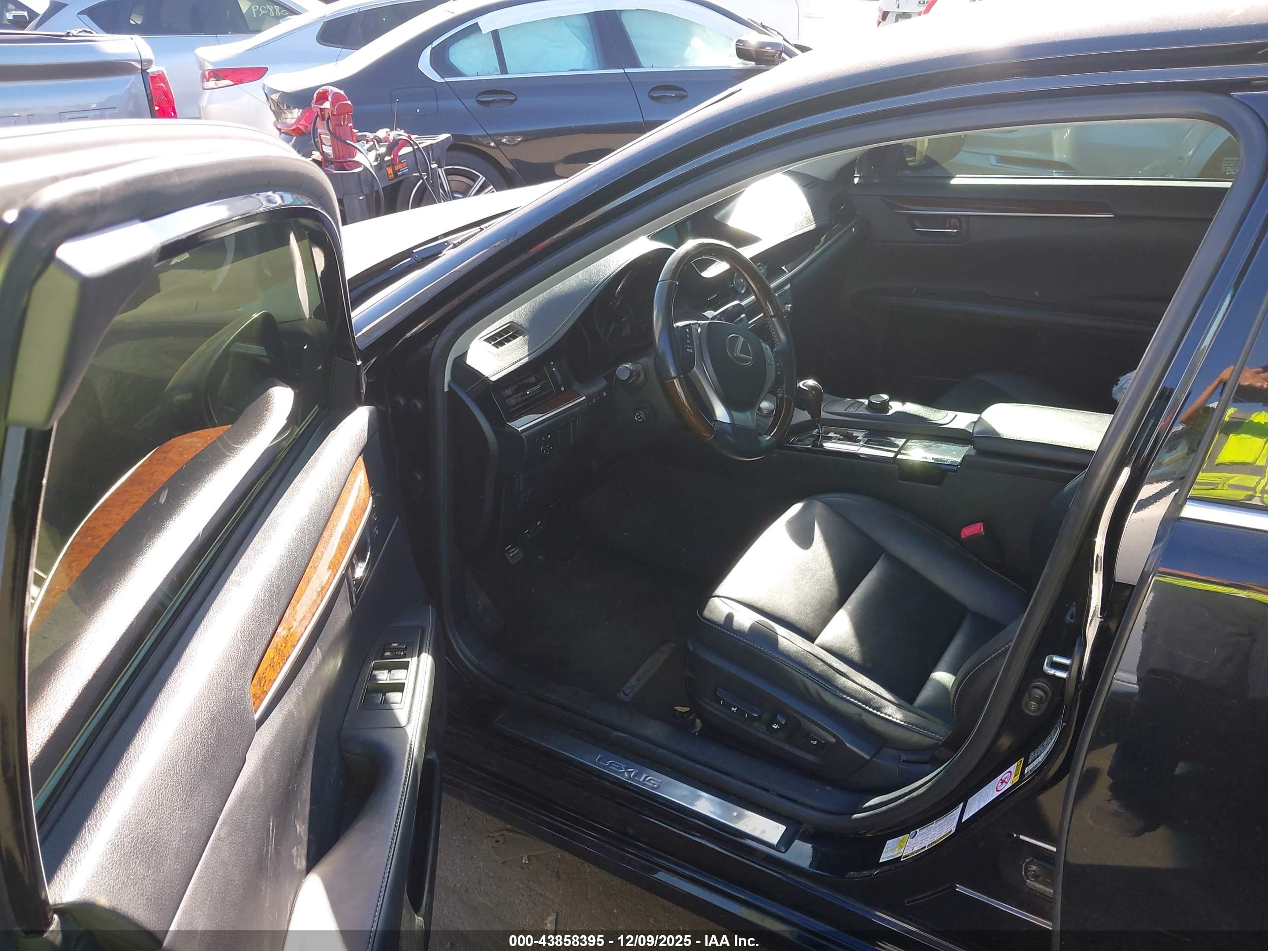 LEXUS ES image 5