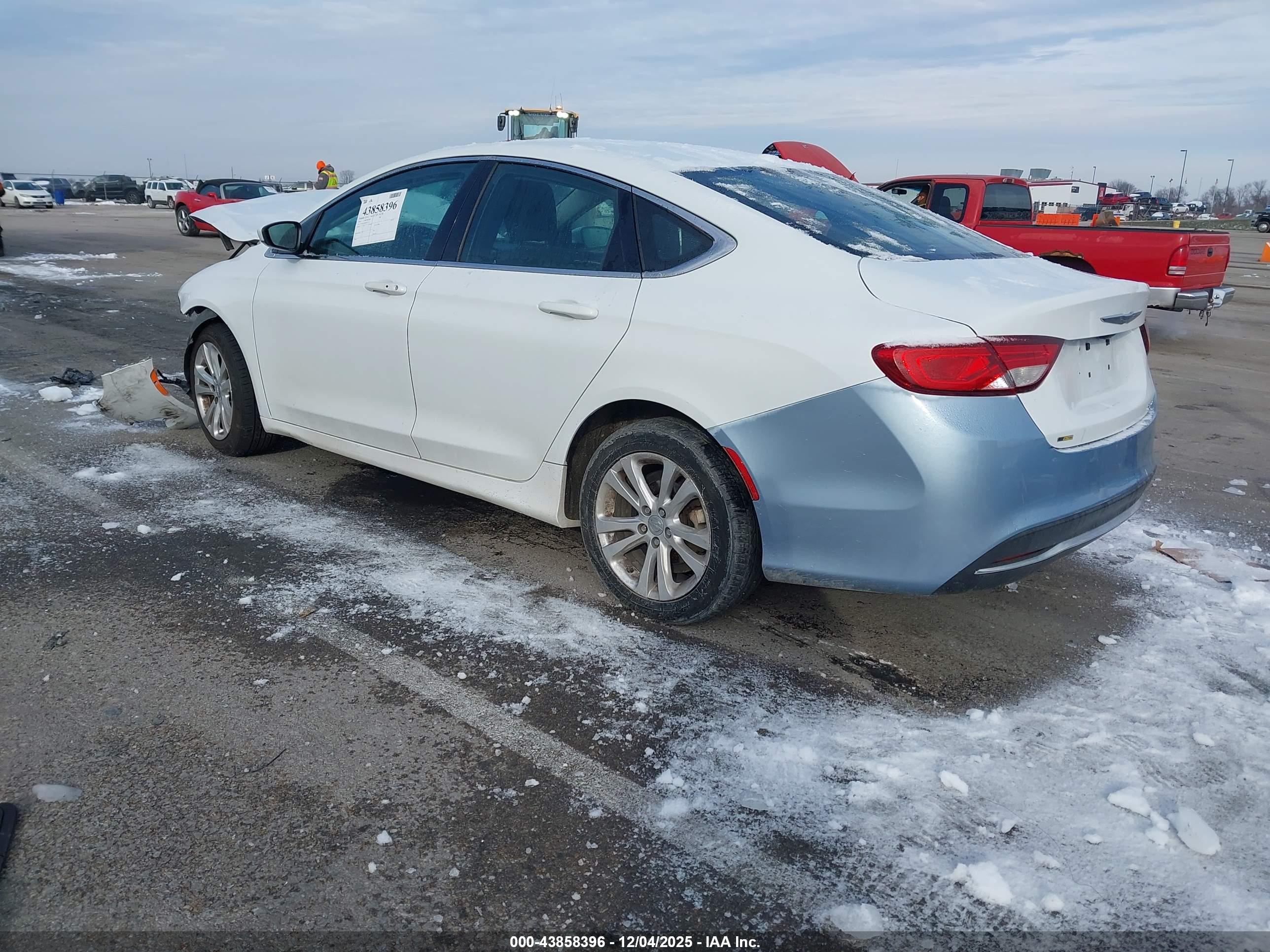 CHRYSLER 200 image 3
