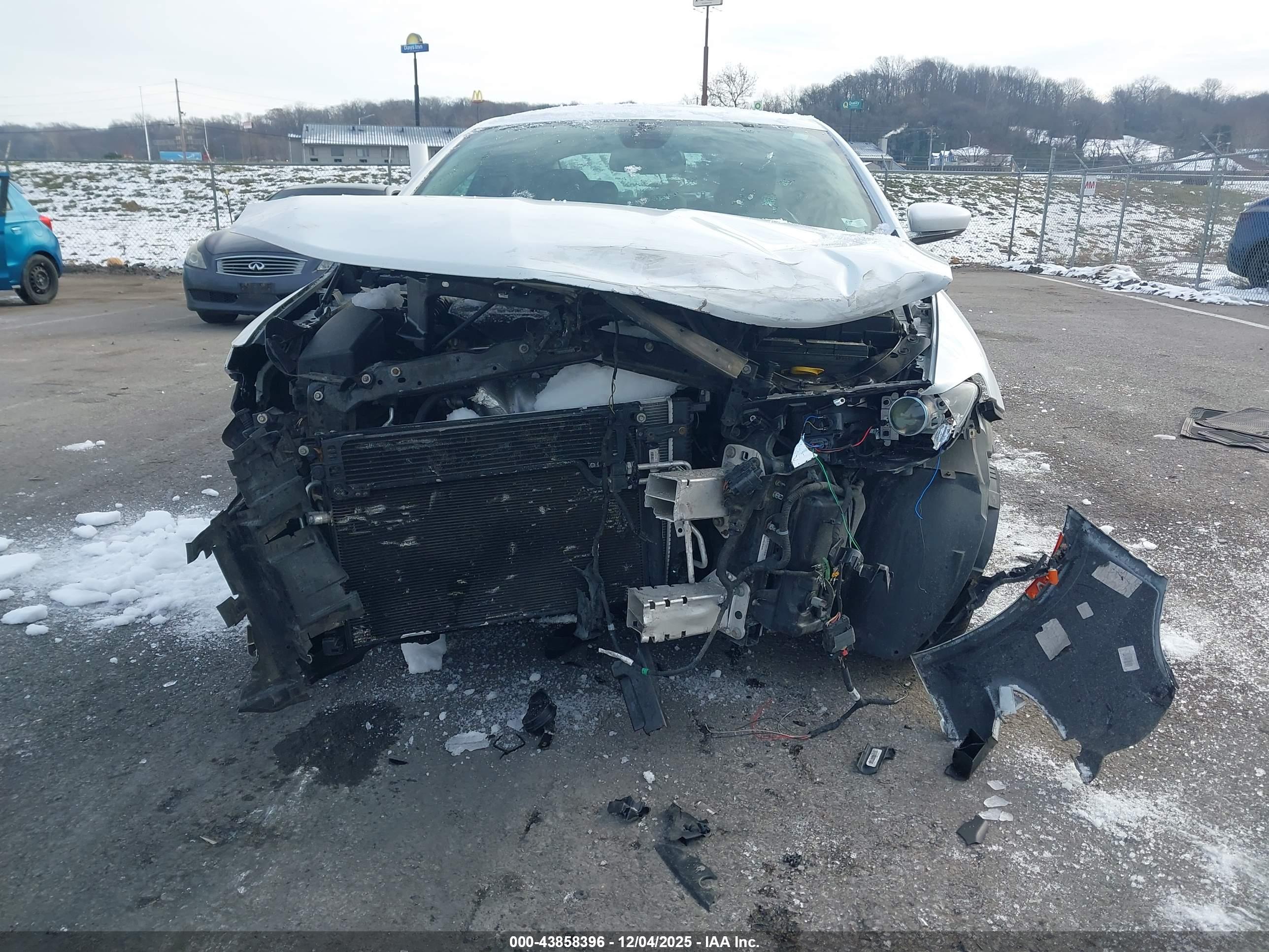 CHRYSLER 200 image 6