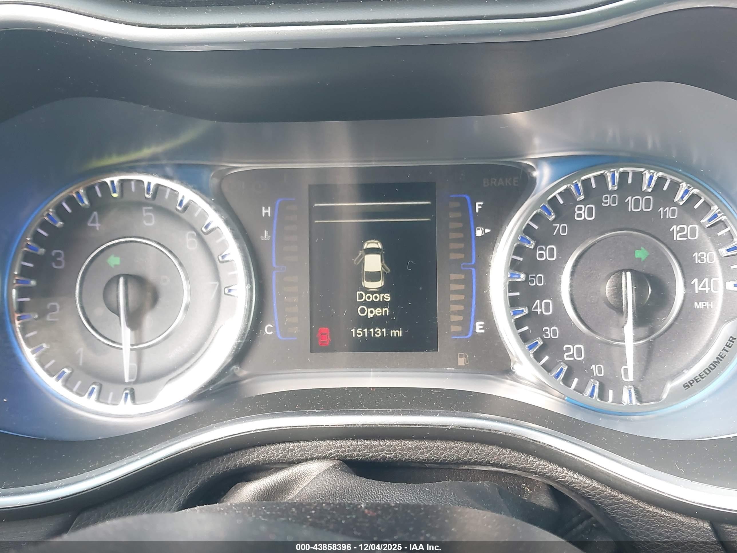 CHRYSLER 200 image 7