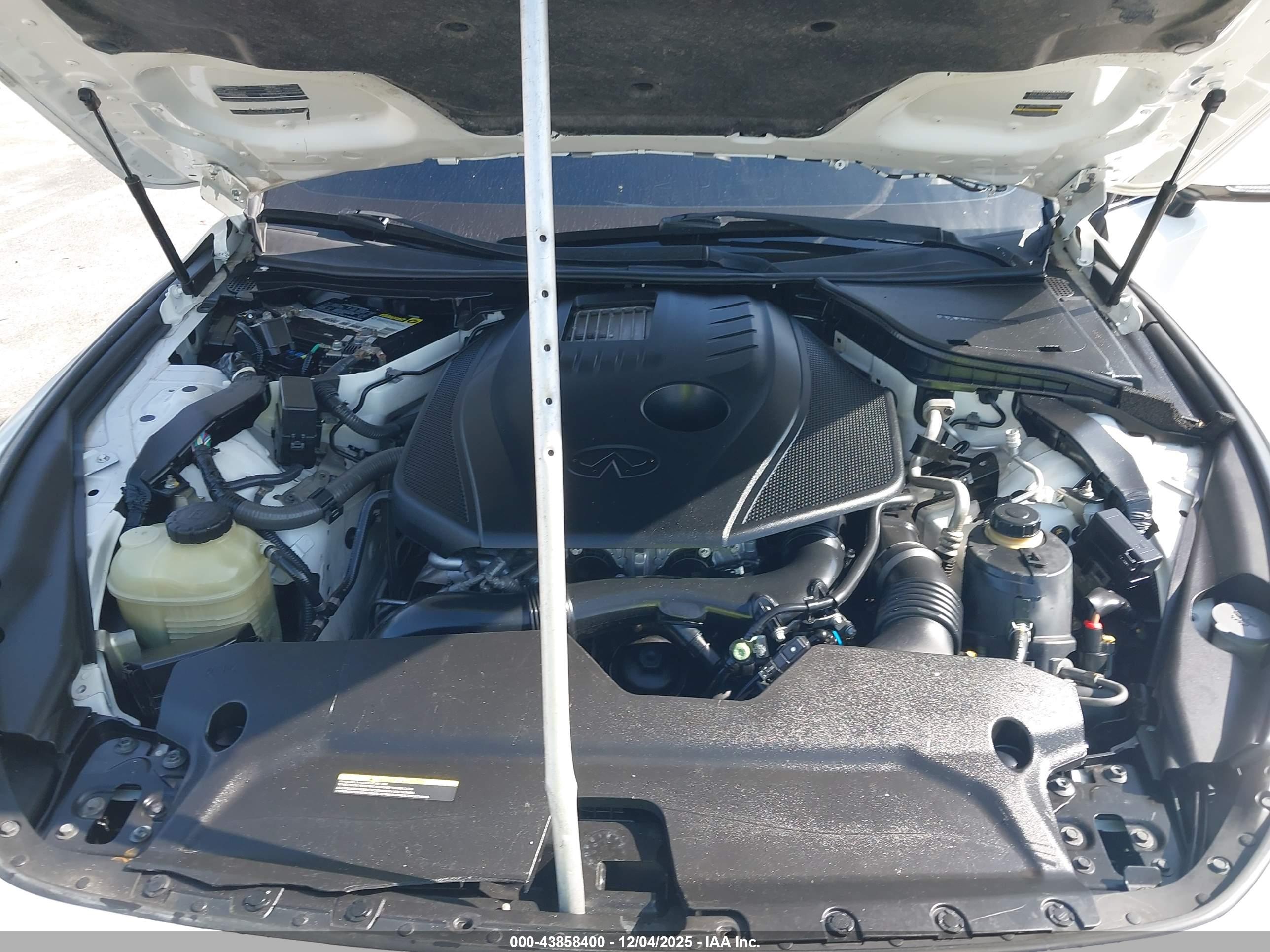 INFINITI Q60 image 10