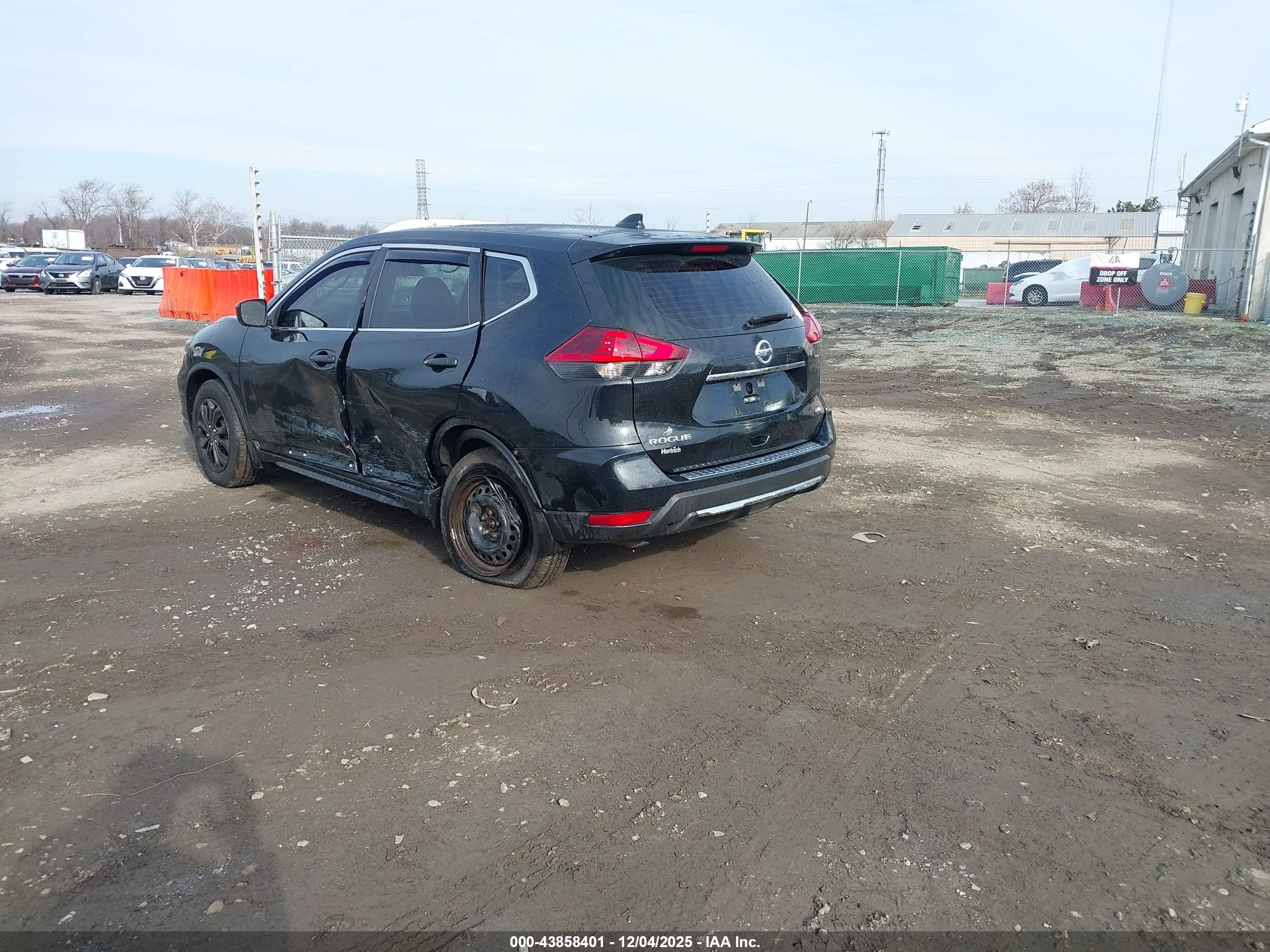 NISSAN ROGUE image 3
