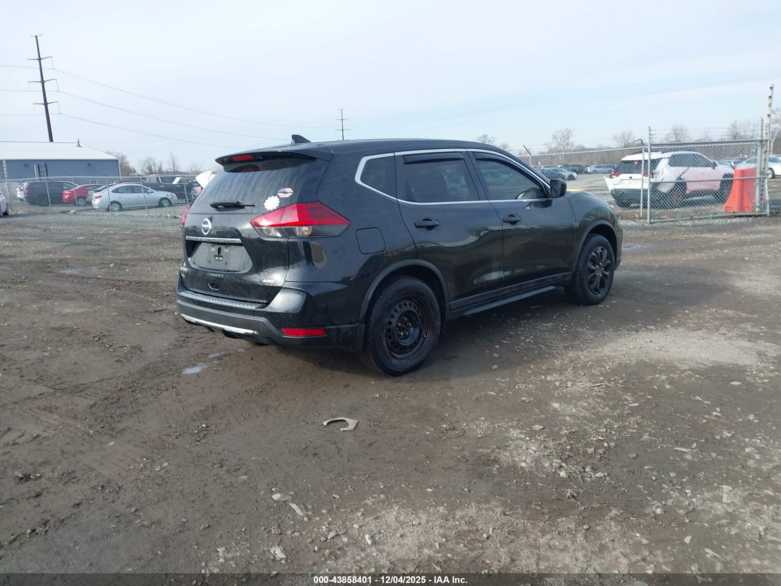 NISSAN ROGUE image 4