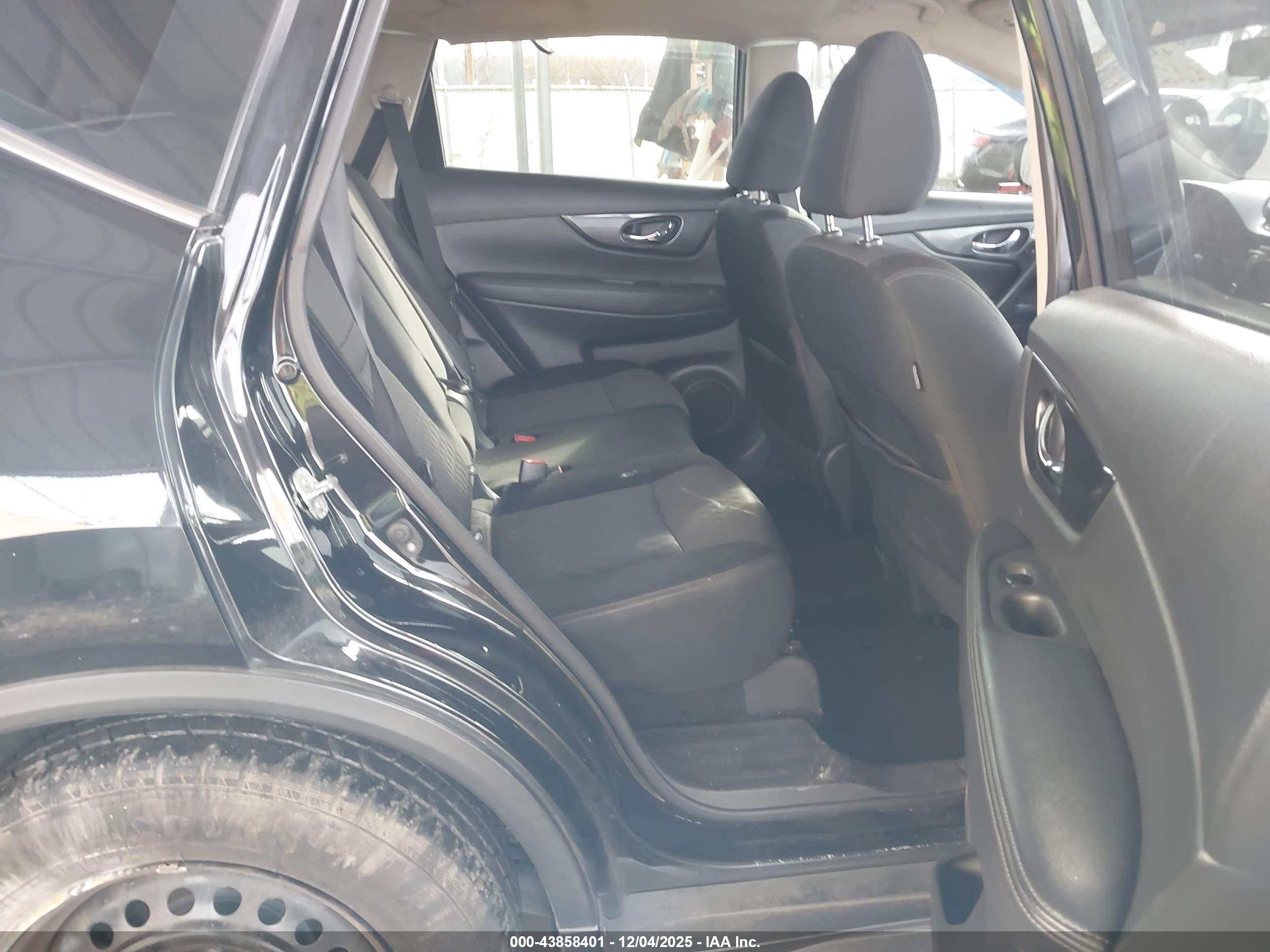 NISSAN ROGUE image 8
