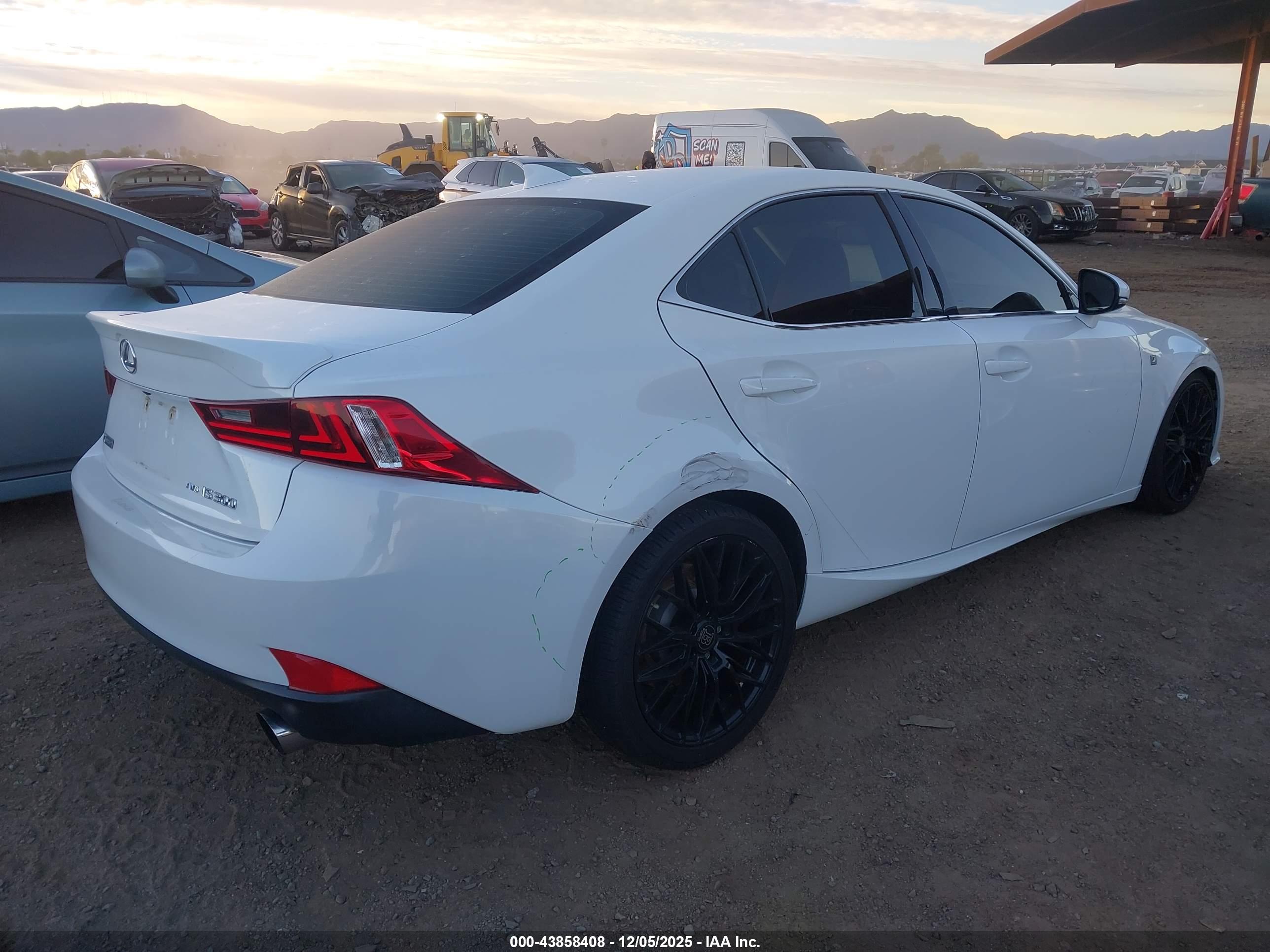 LEXUS IS image 4