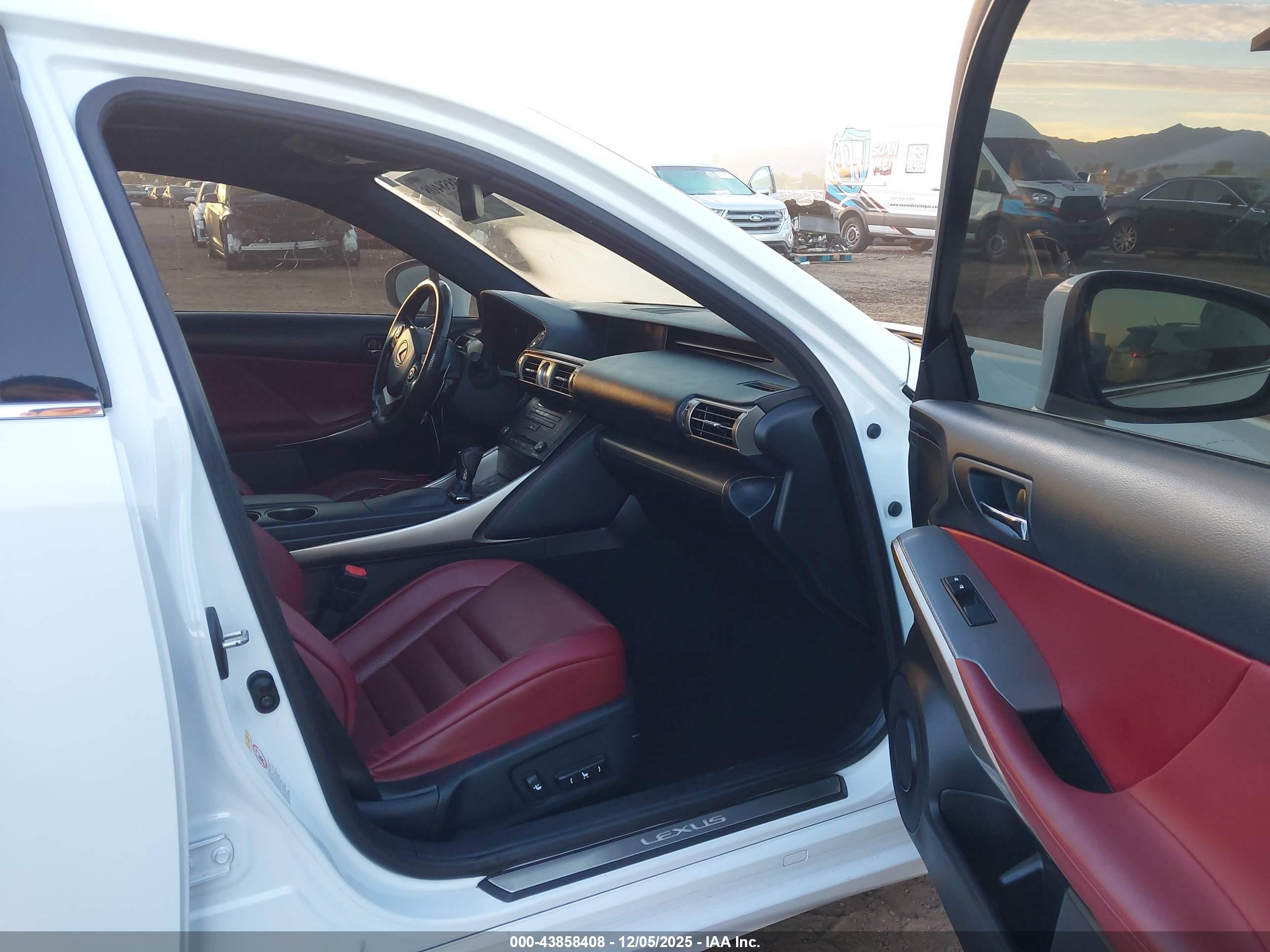 LEXUS IS image 5
