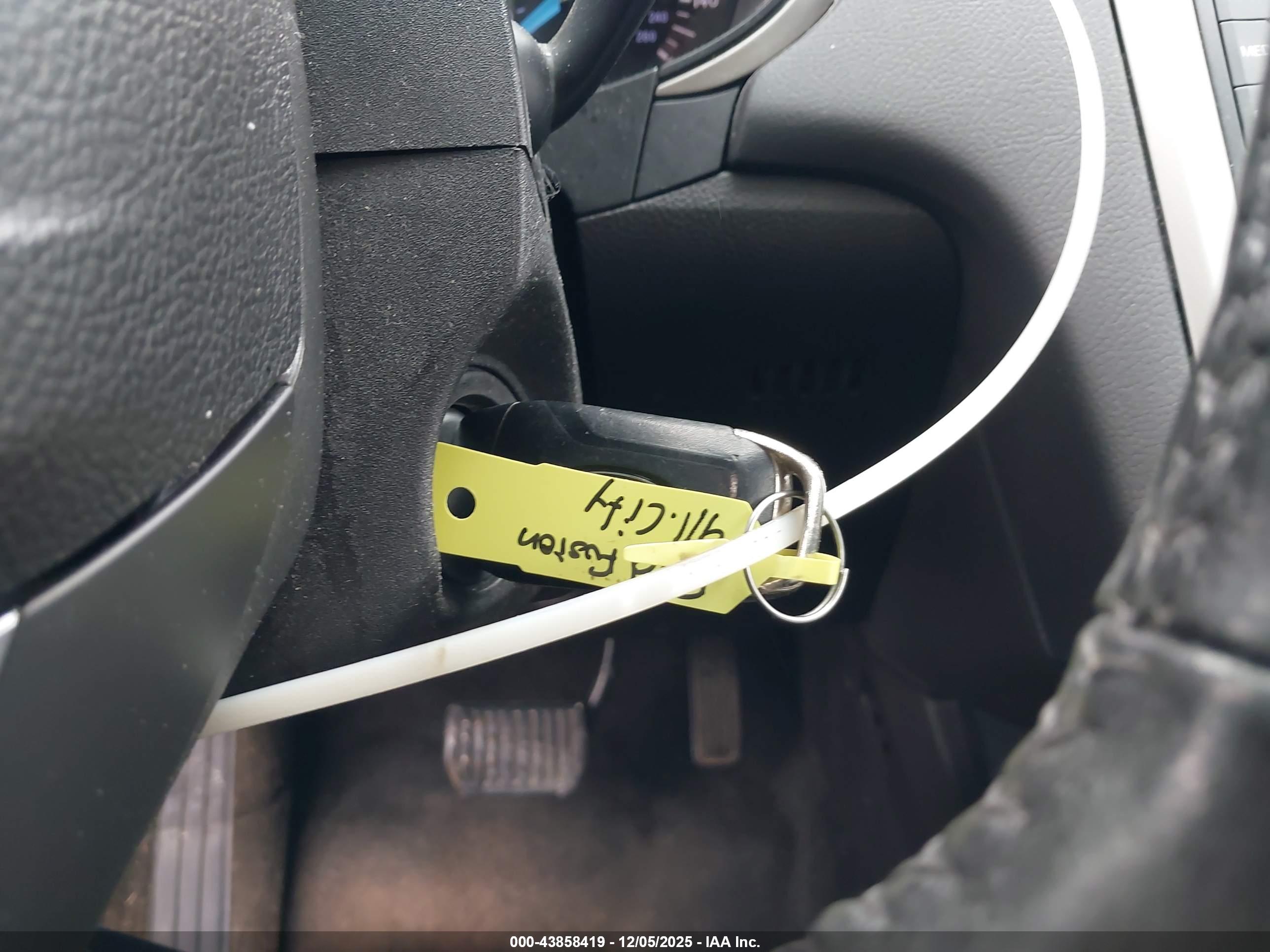 FORD FUSION image 11