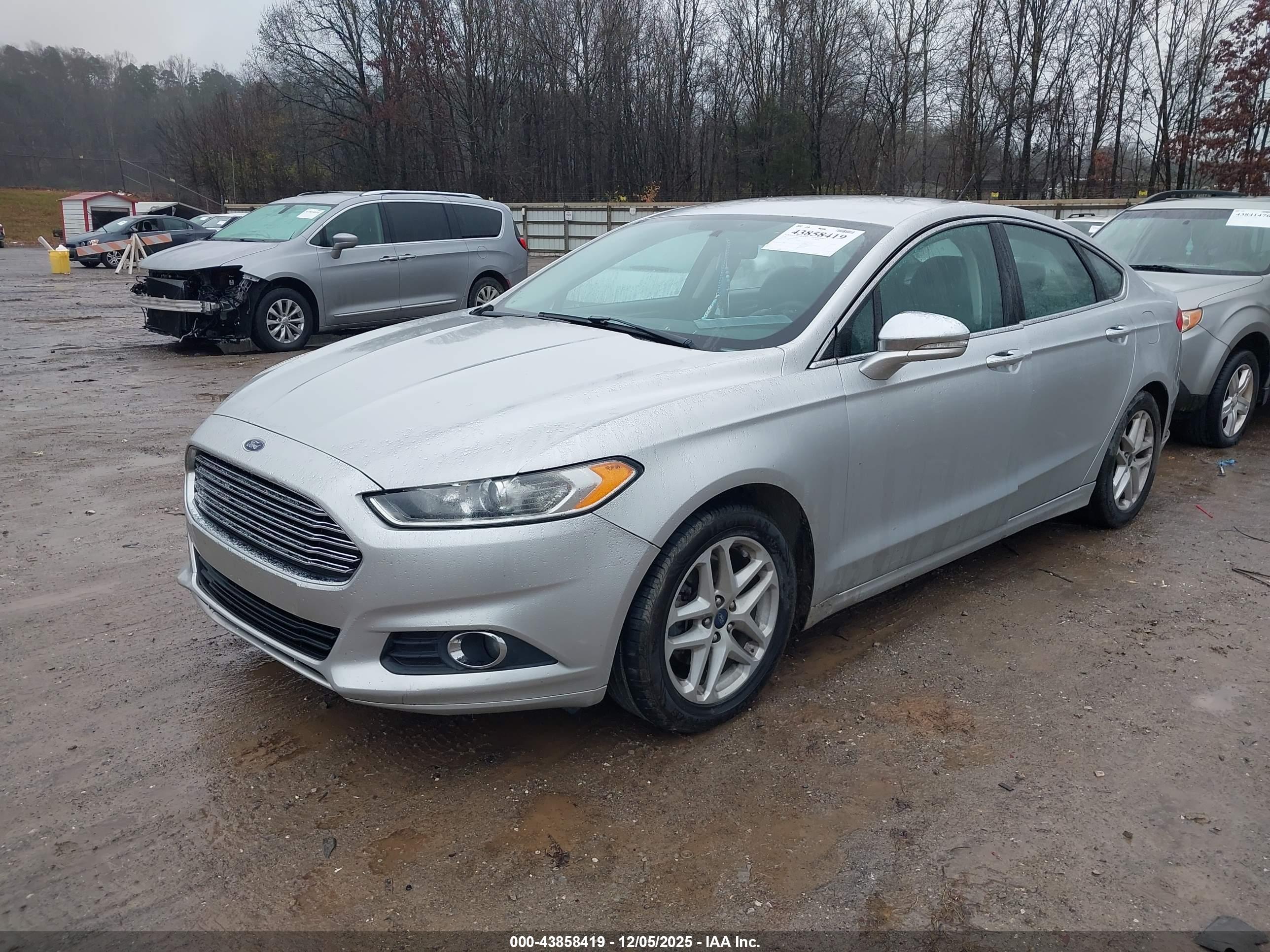 FORD FUSION image 2