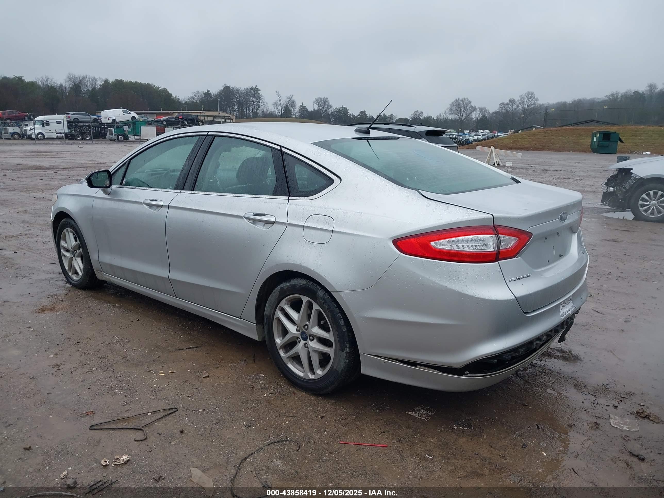 FORD FUSION image 3