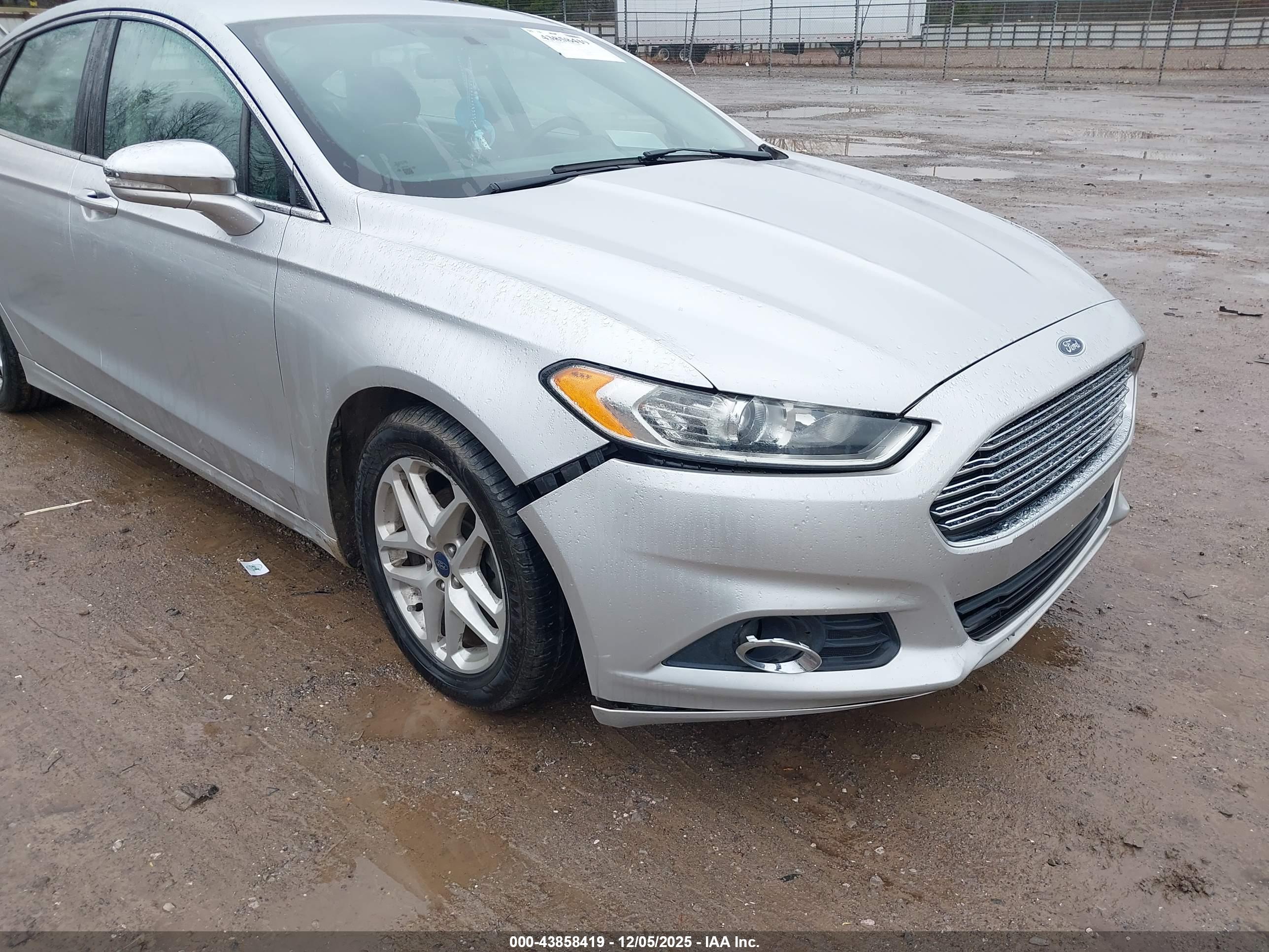 FORD FUSION image 6