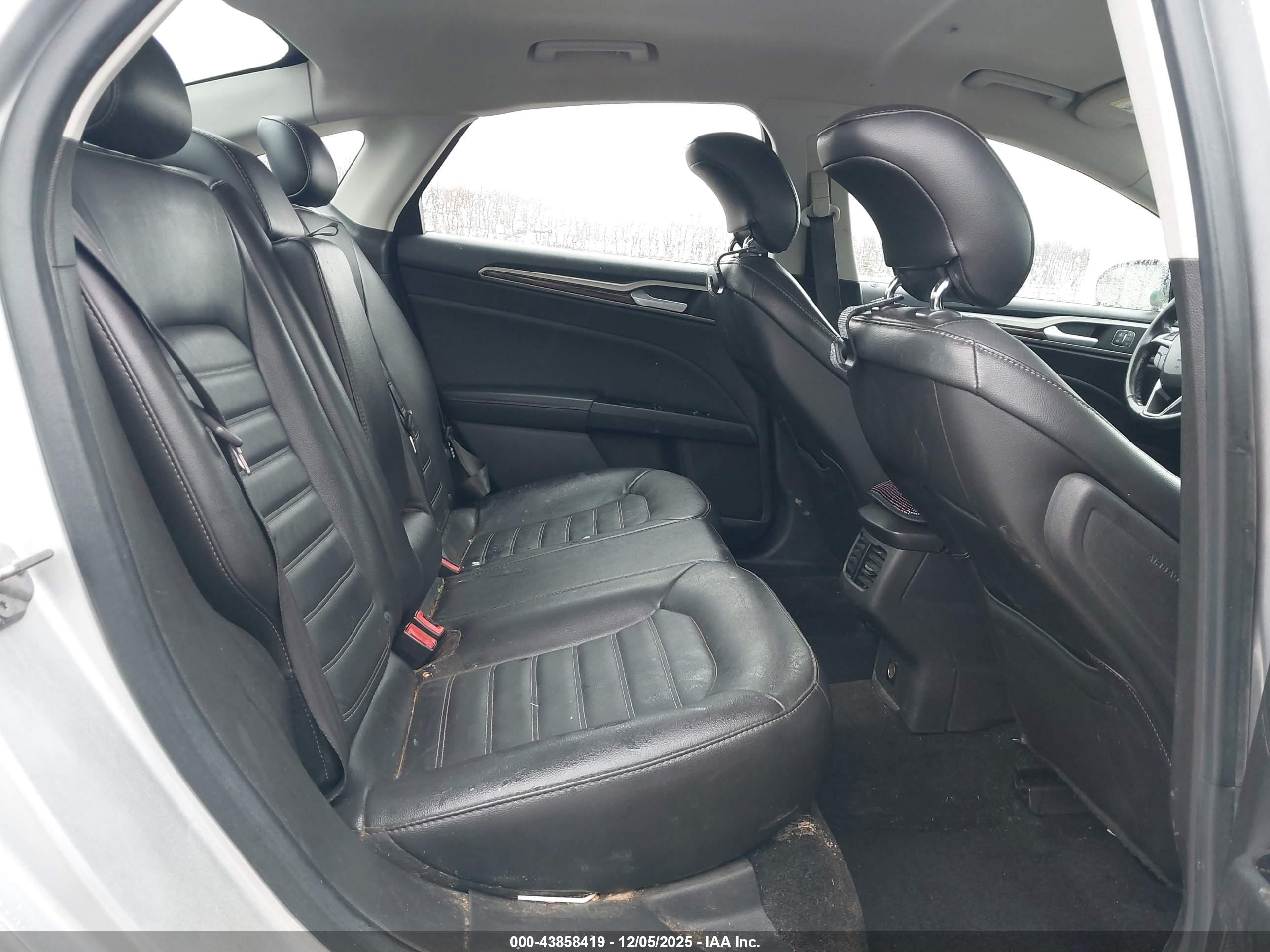 FORD FUSION image 8