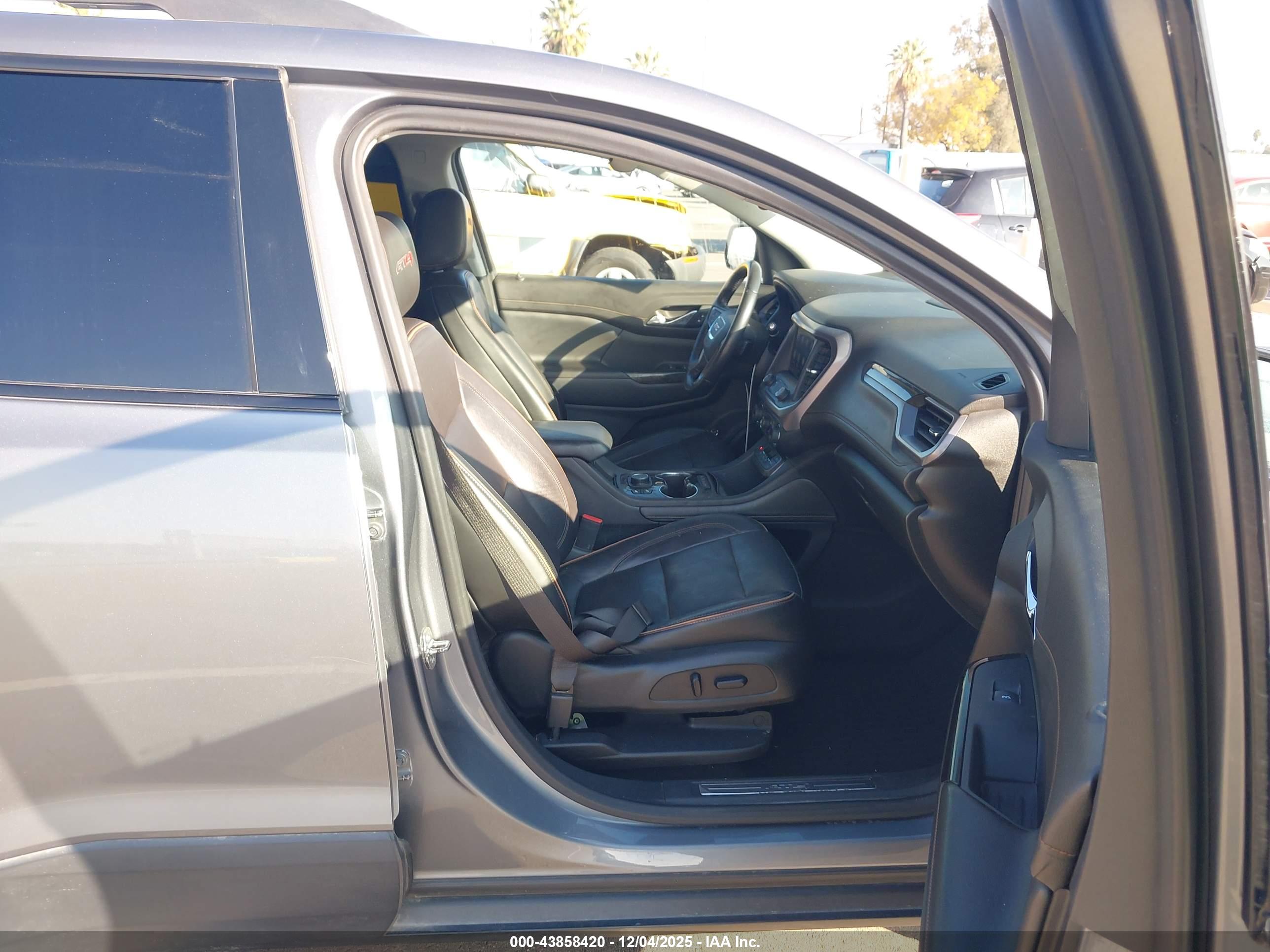 GMC ACADIA image 5