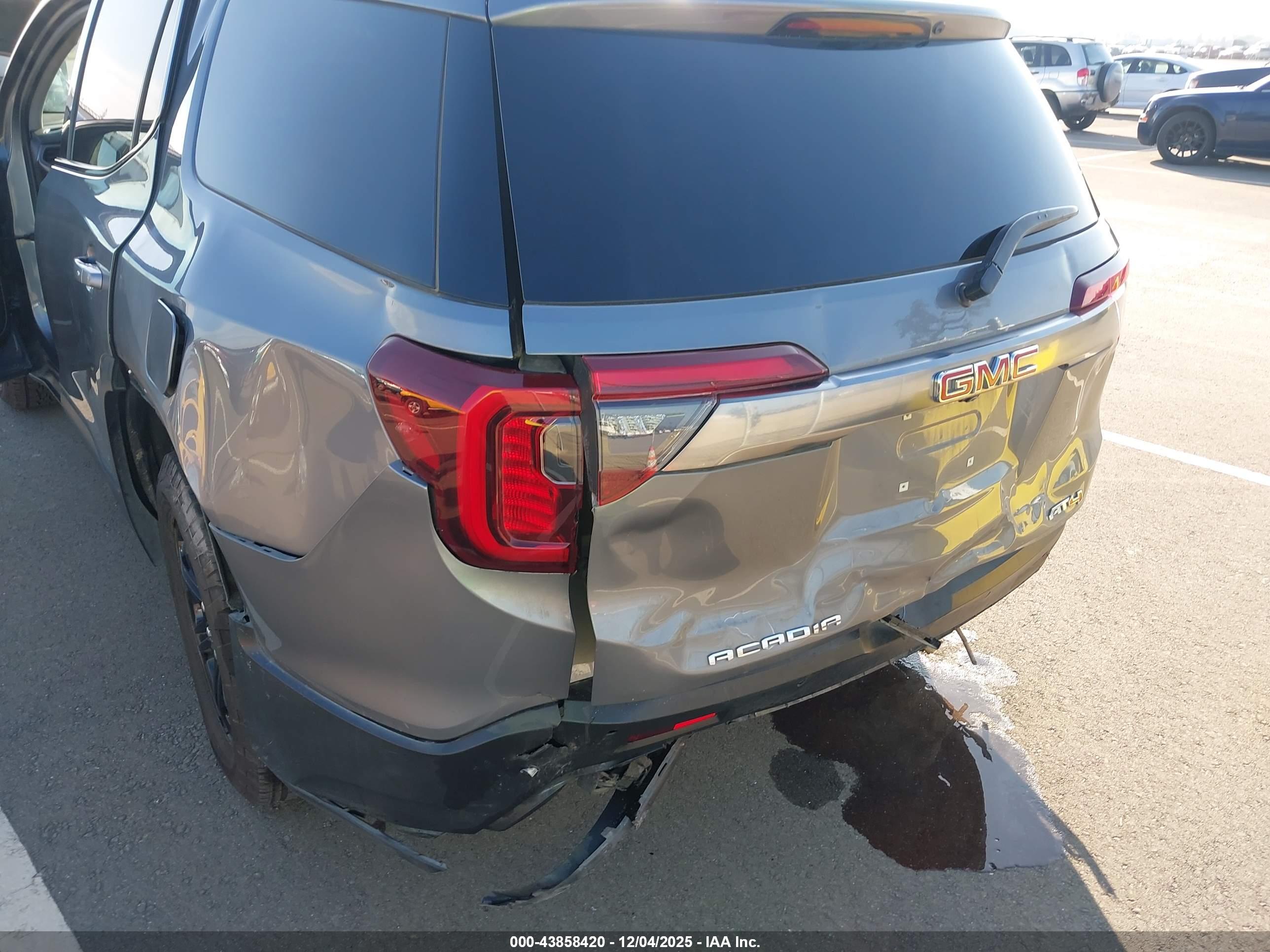 GMC ACADIA image 6