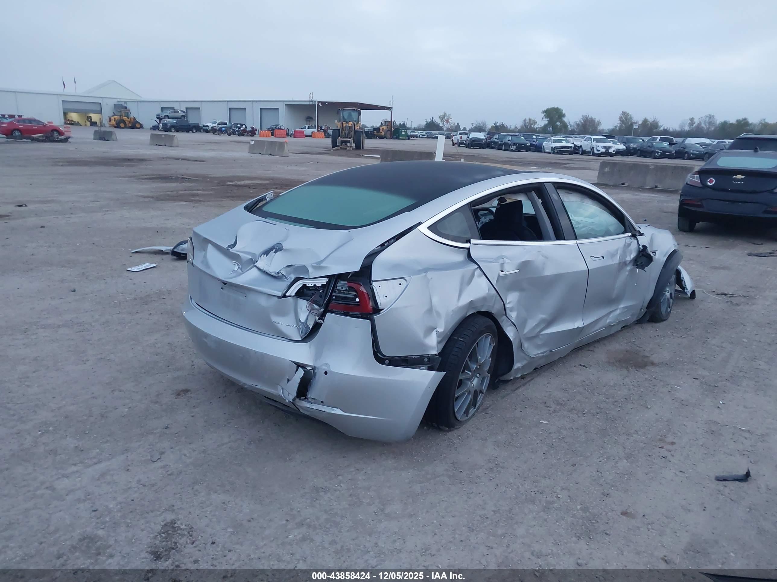 TESLA MODEL image 4
