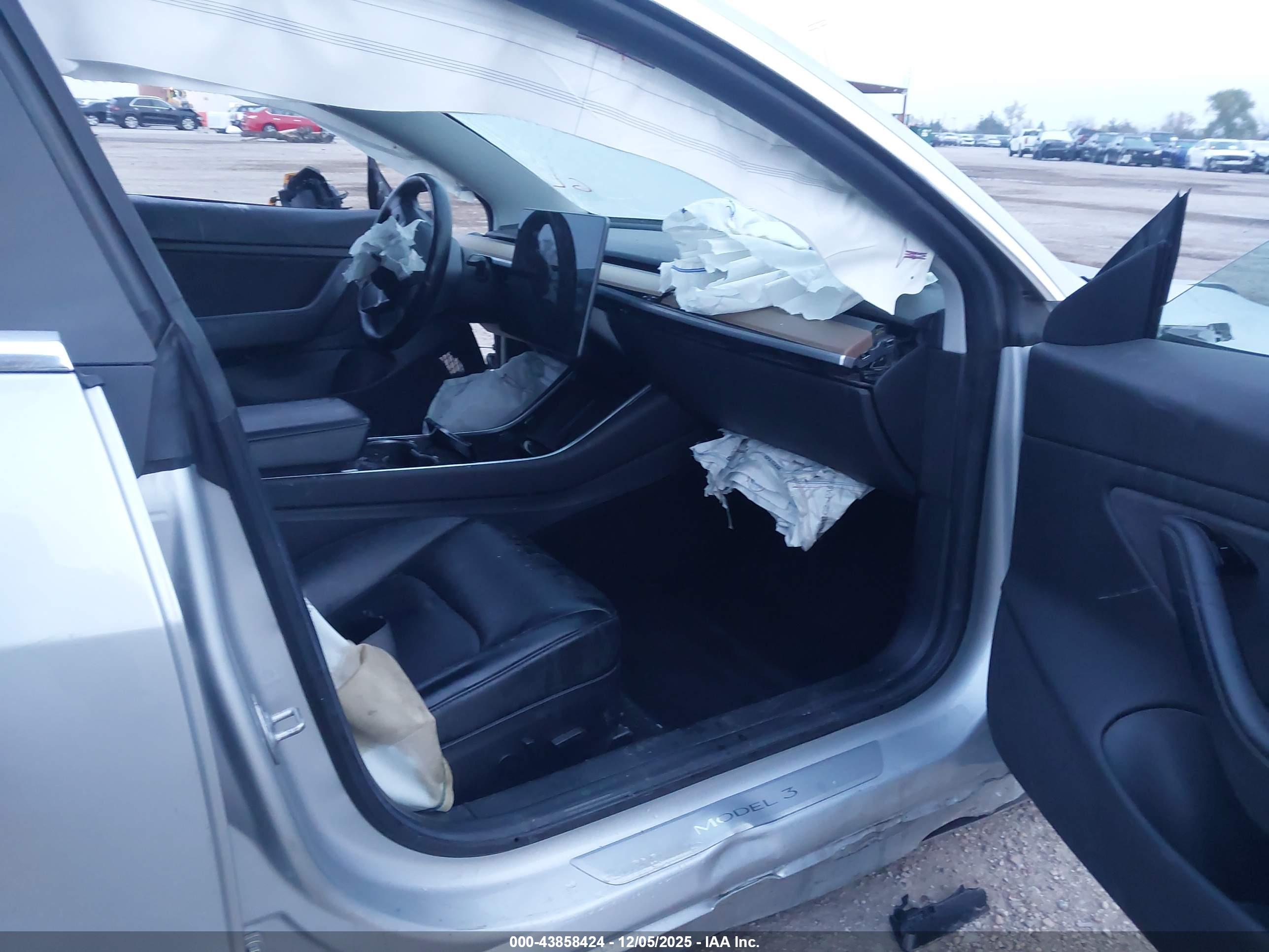 TESLA MODEL image 5