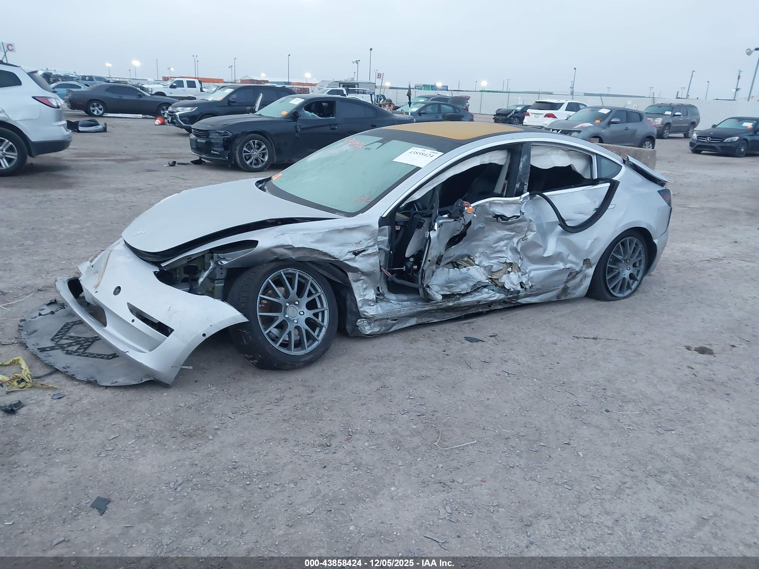 TESLA MODEL image 6