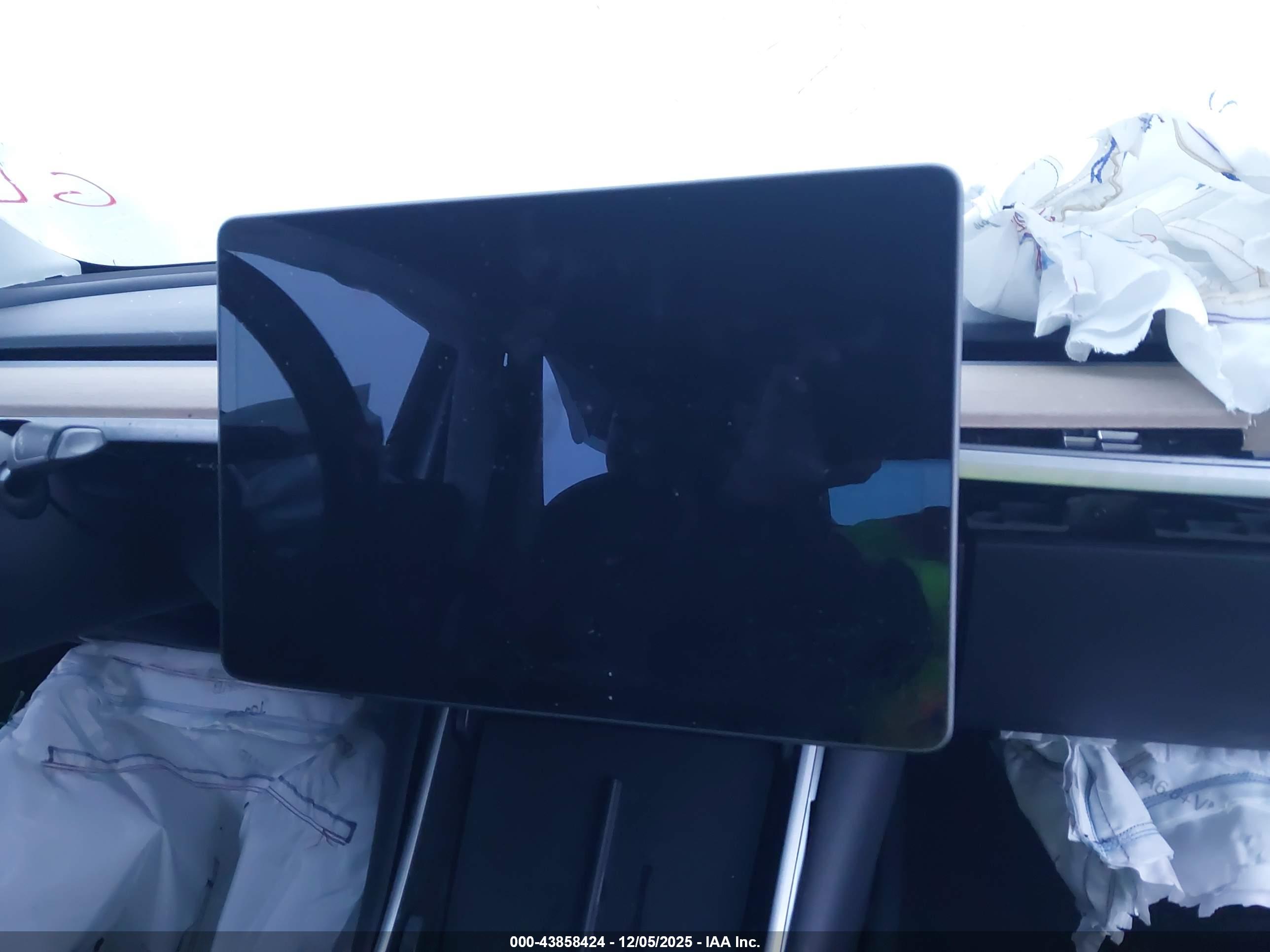 TESLA MODEL image 7