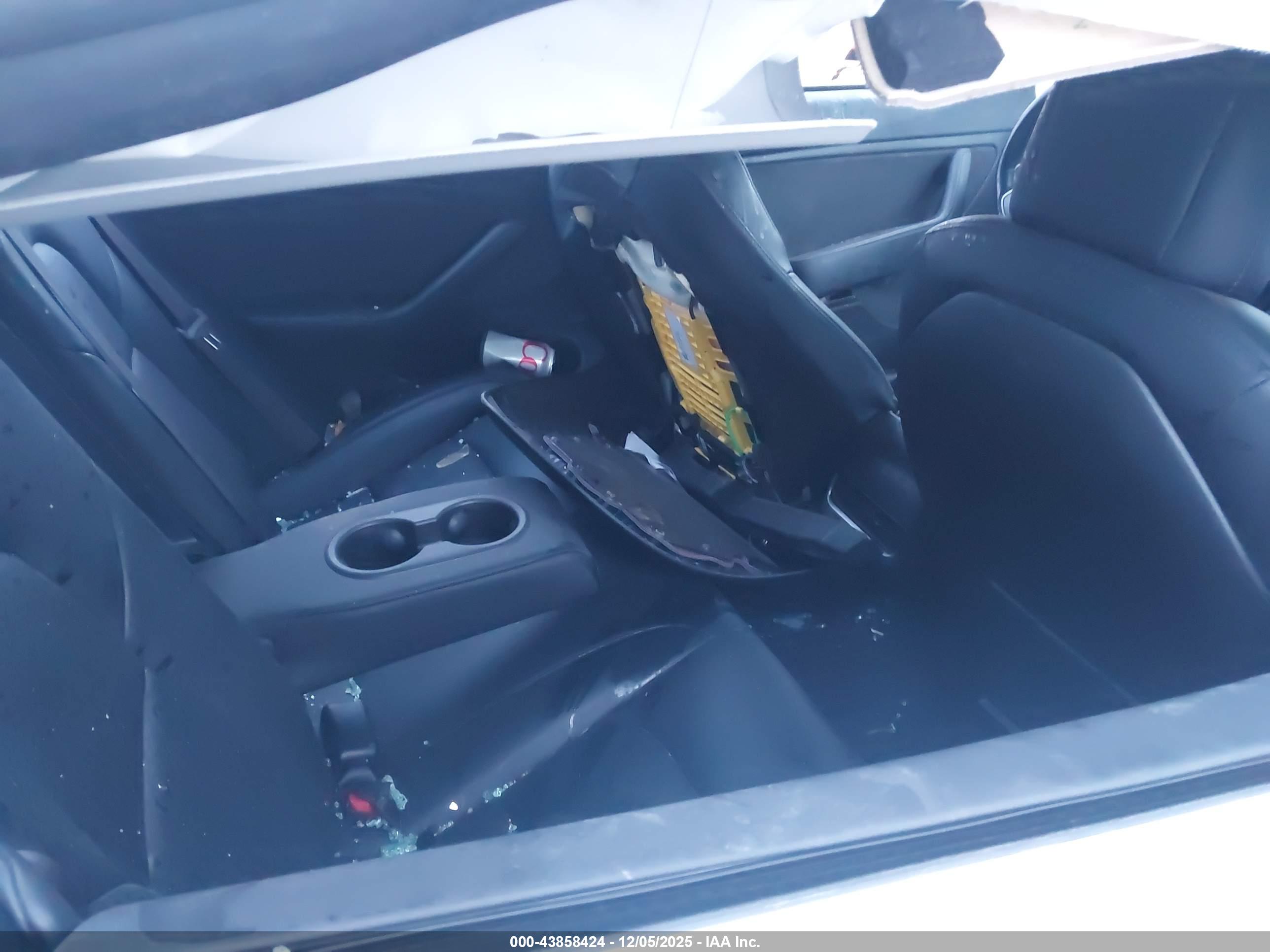 TESLA MODEL image 8