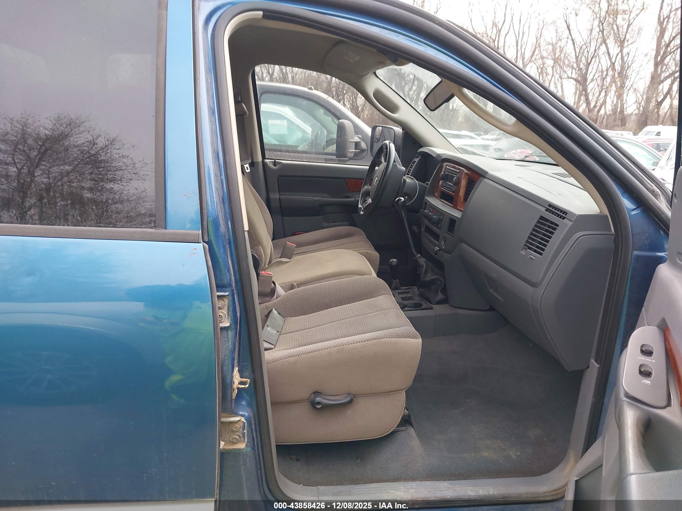 DODGE RAM image 5