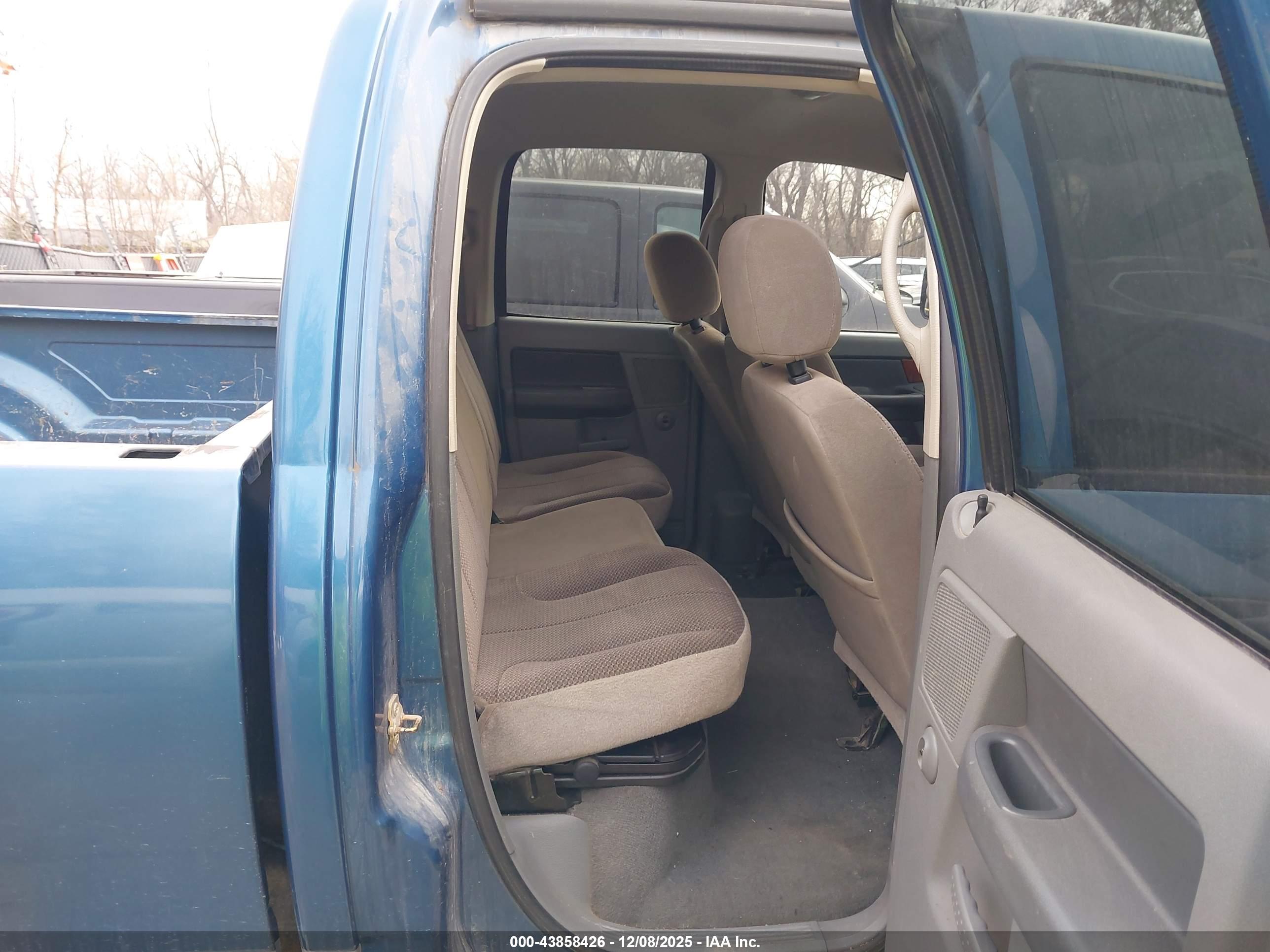 DODGE RAM image 8