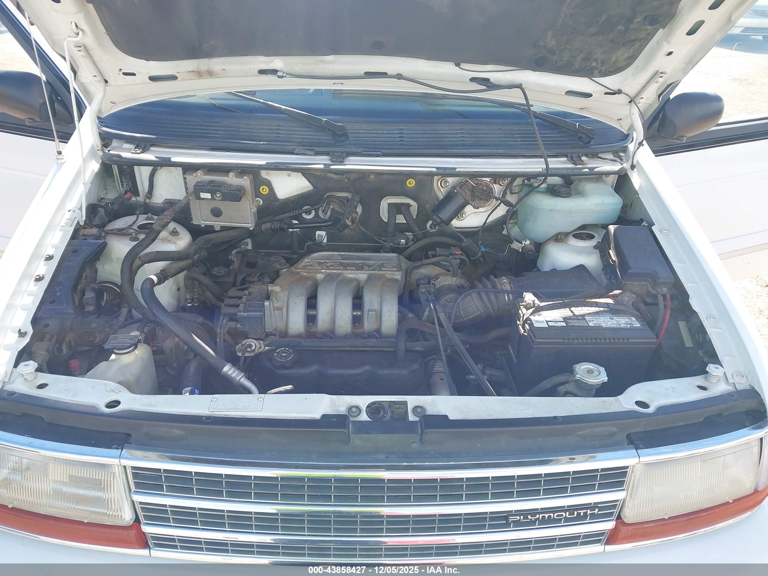 PLYMOUTH VOYAGER image 10