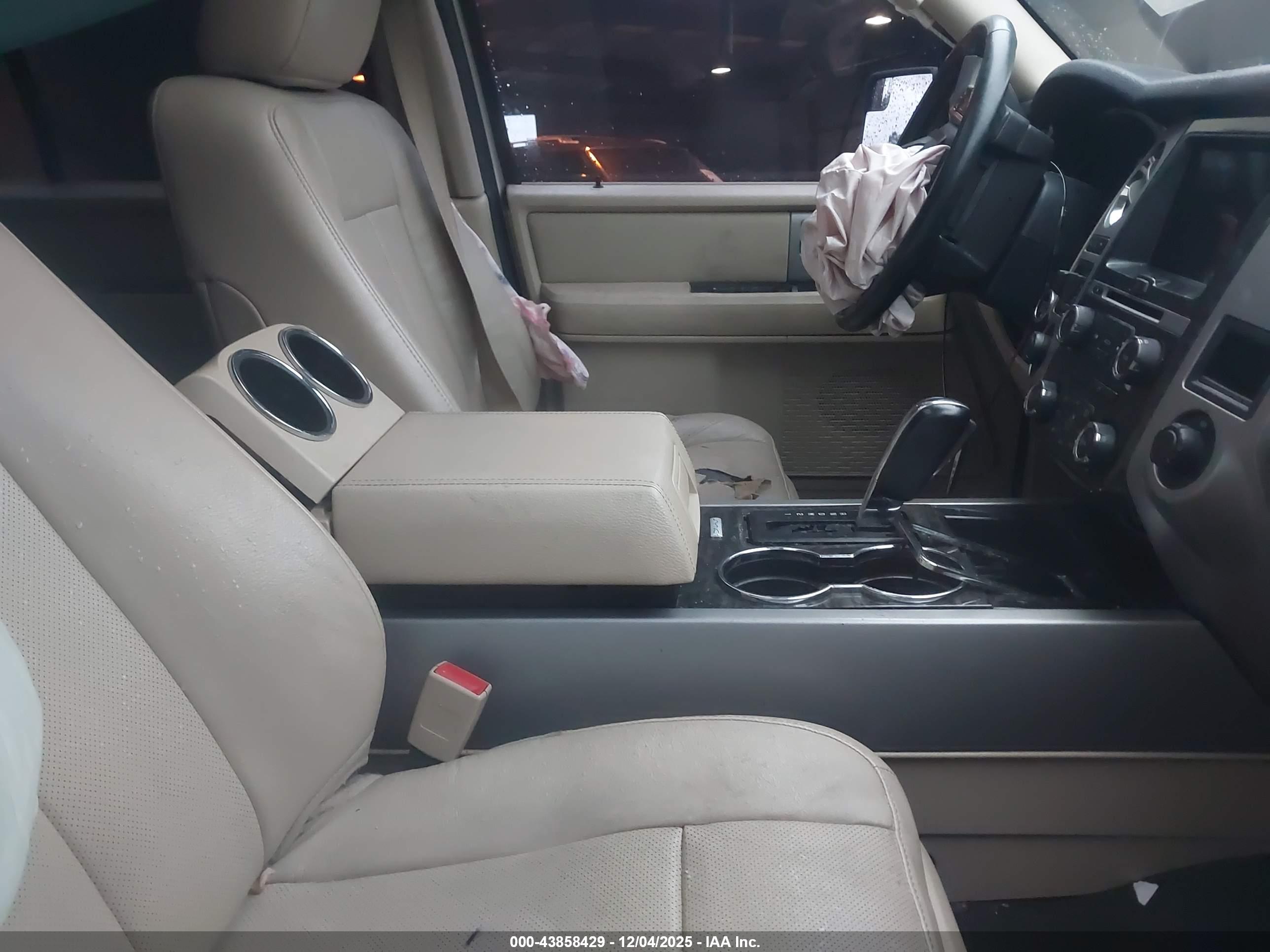 FORD EXPEDITION image 5