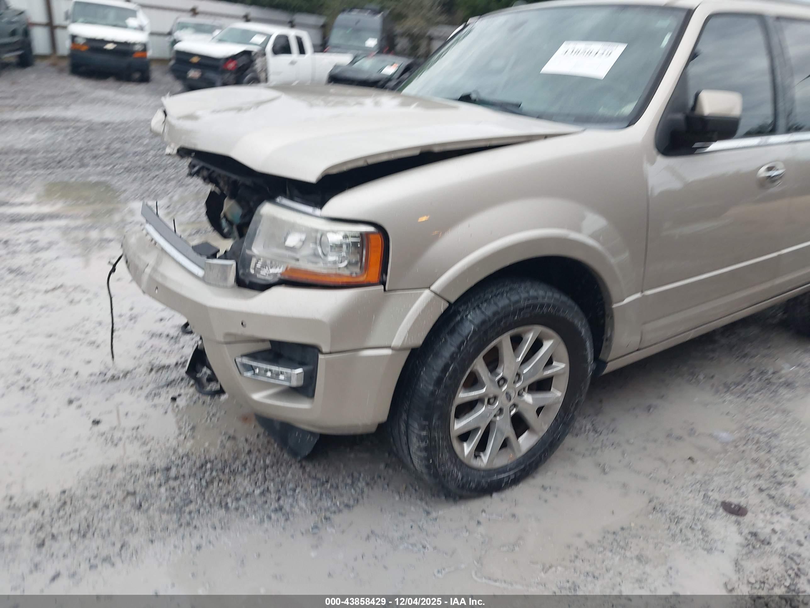 FORD EXPEDITION image 6