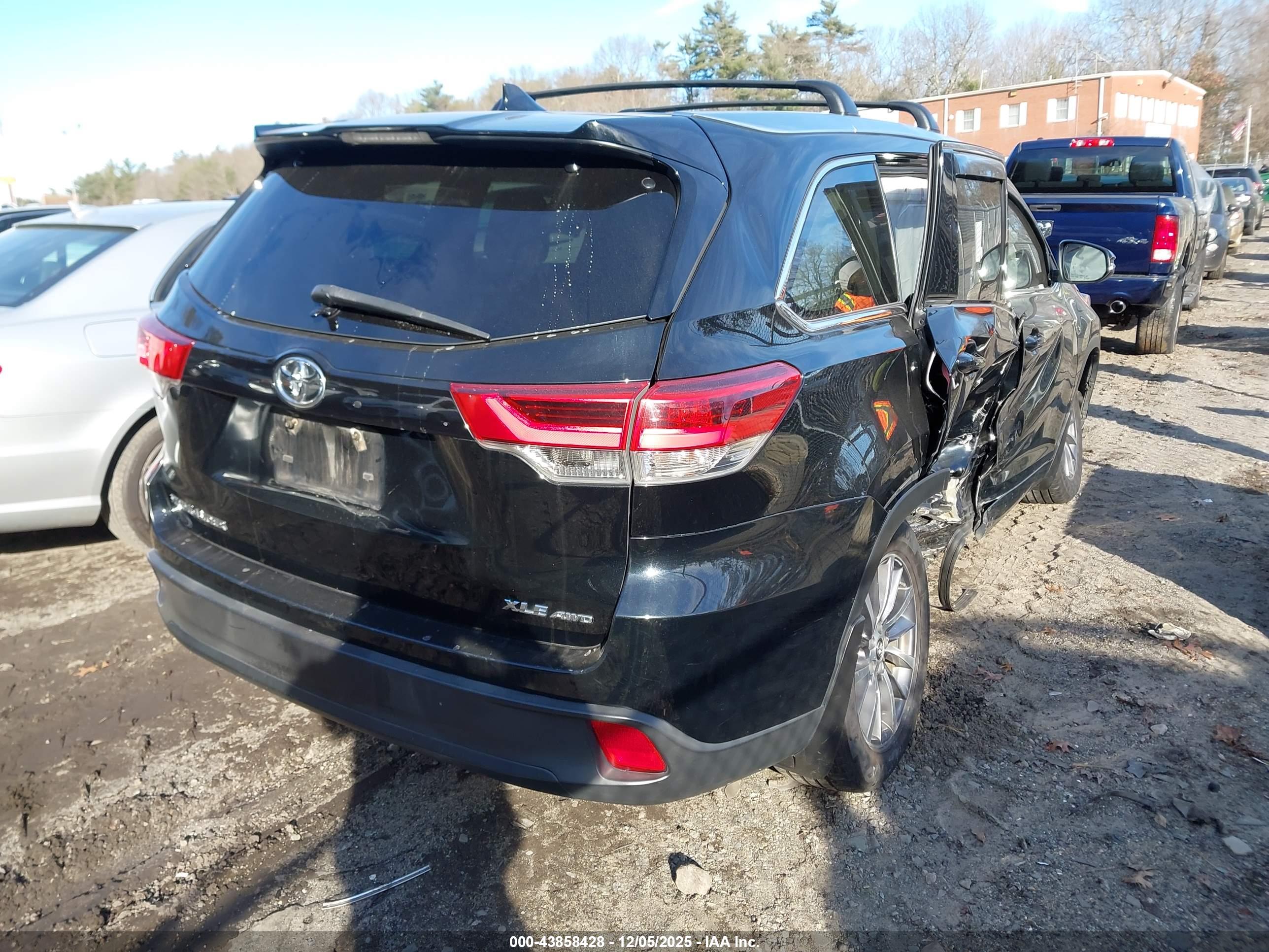 TOYOTA HIGHLANDER image 4