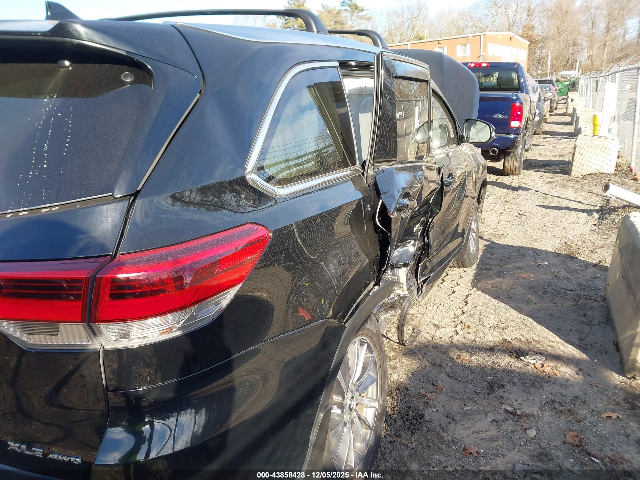 TOYOTA HIGHLANDER image 6