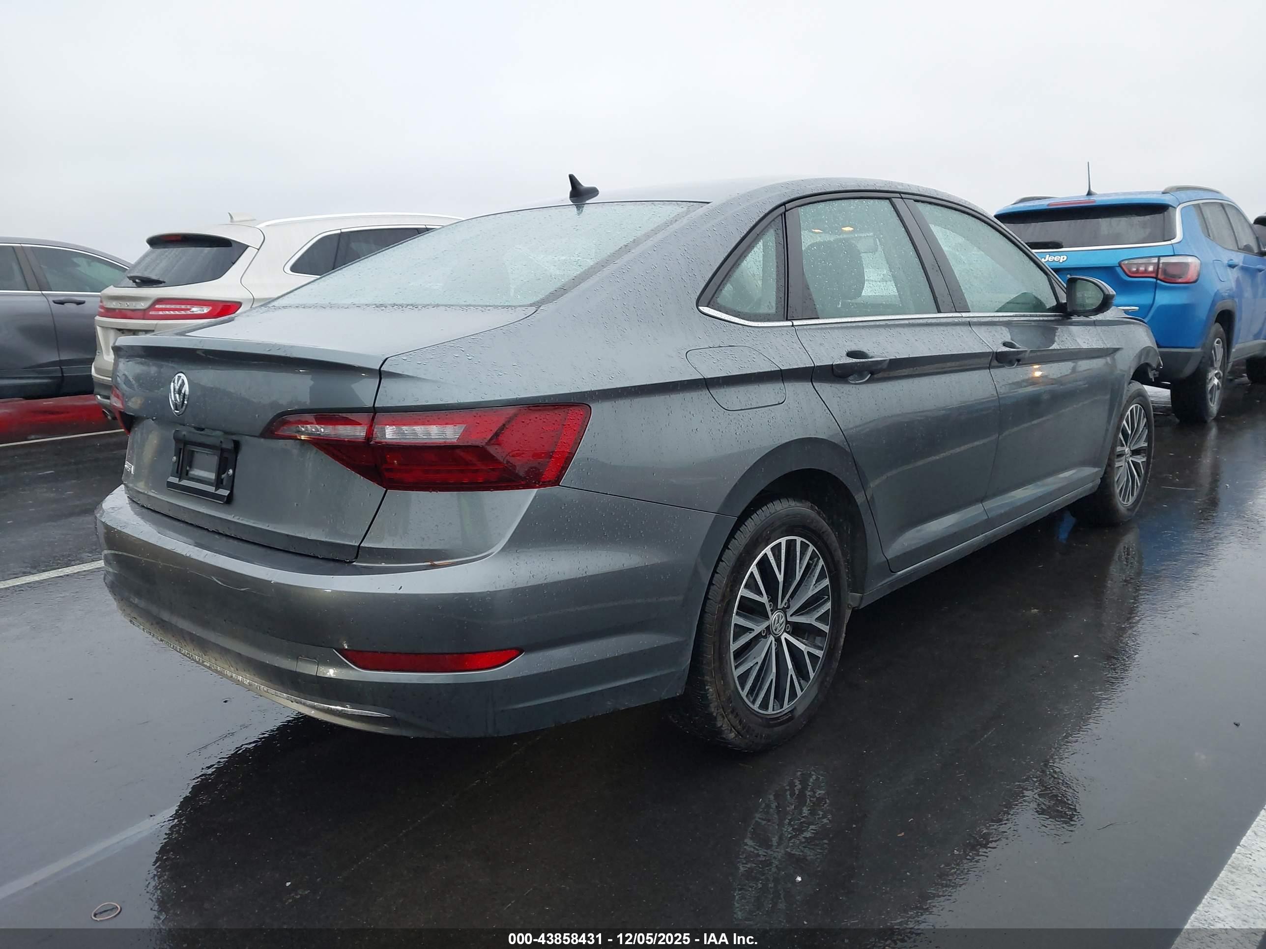 VOLKSWAGEN JETTA image 4