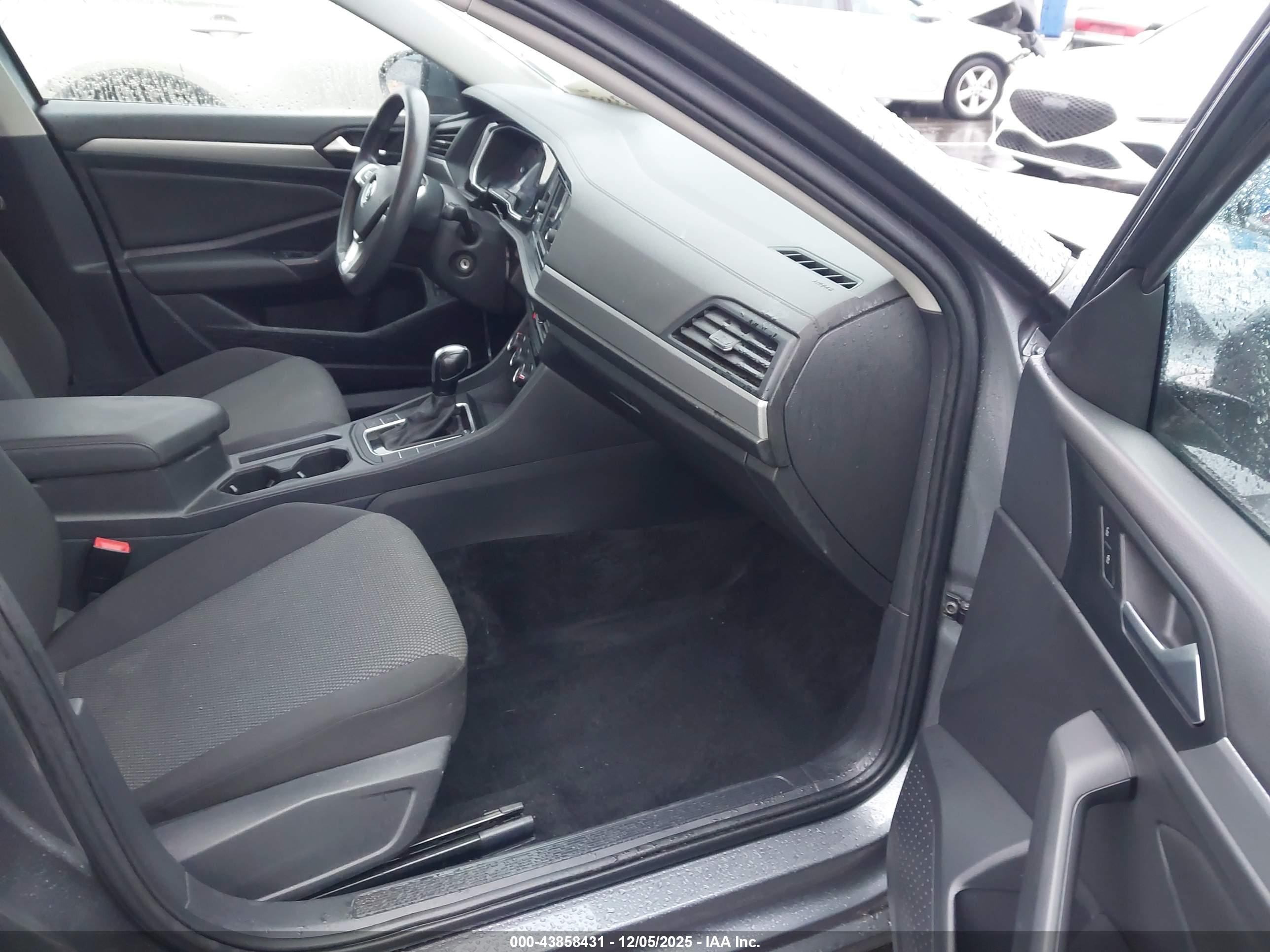 VOLKSWAGEN JETTA image 5