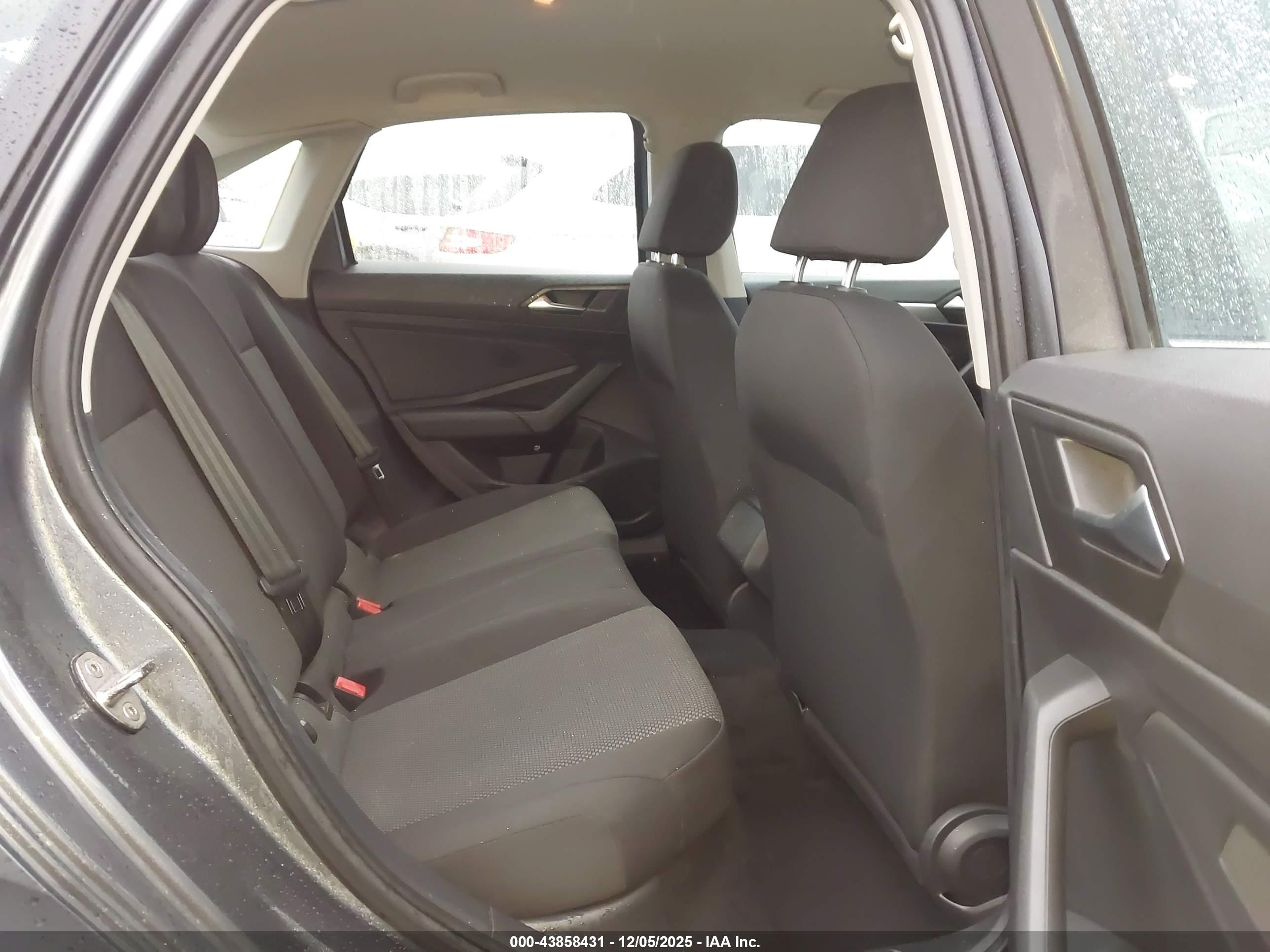 VOLKSWAGEN JETTA image 8