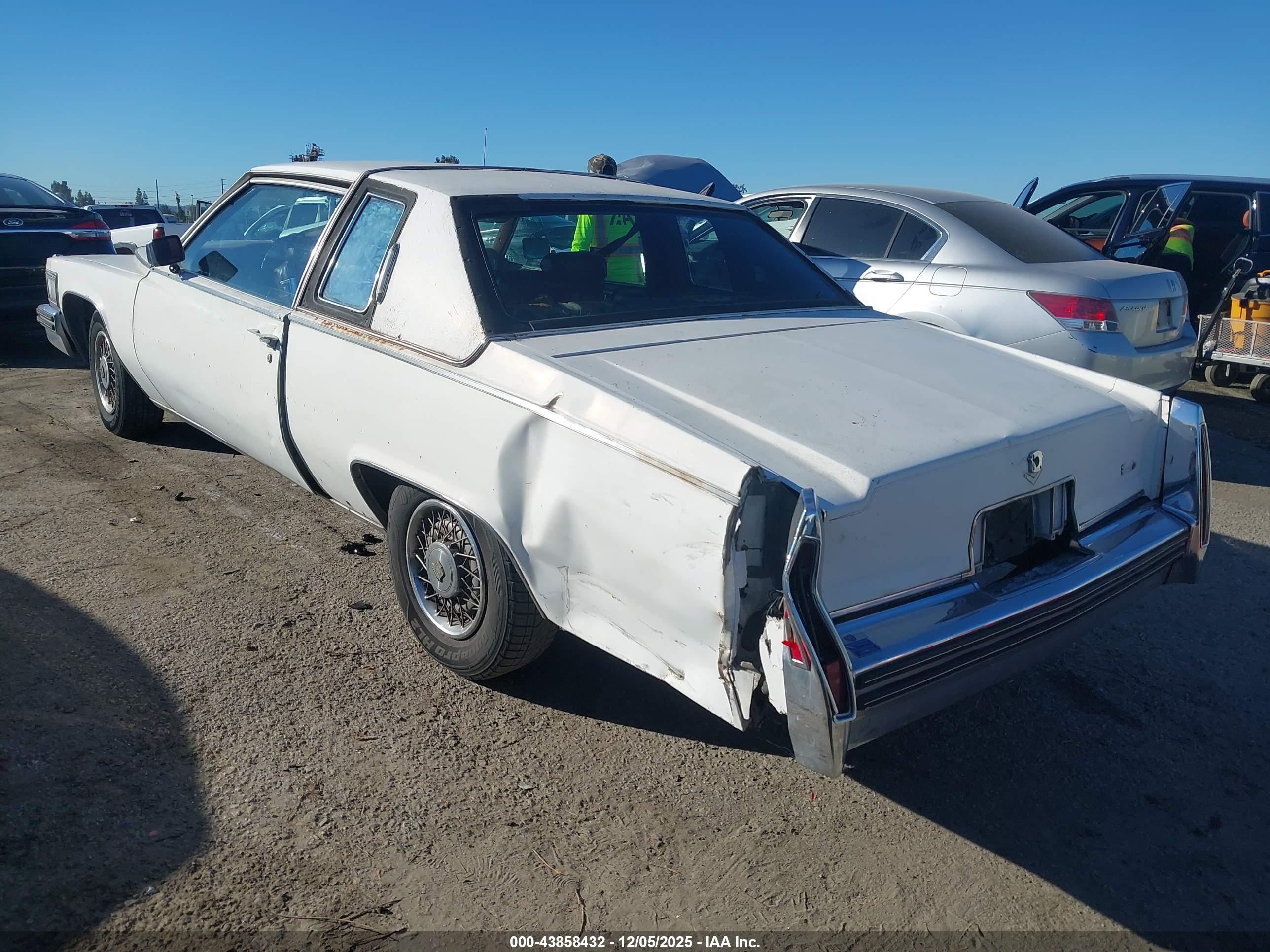 CADILLAC DEVILLE image 3