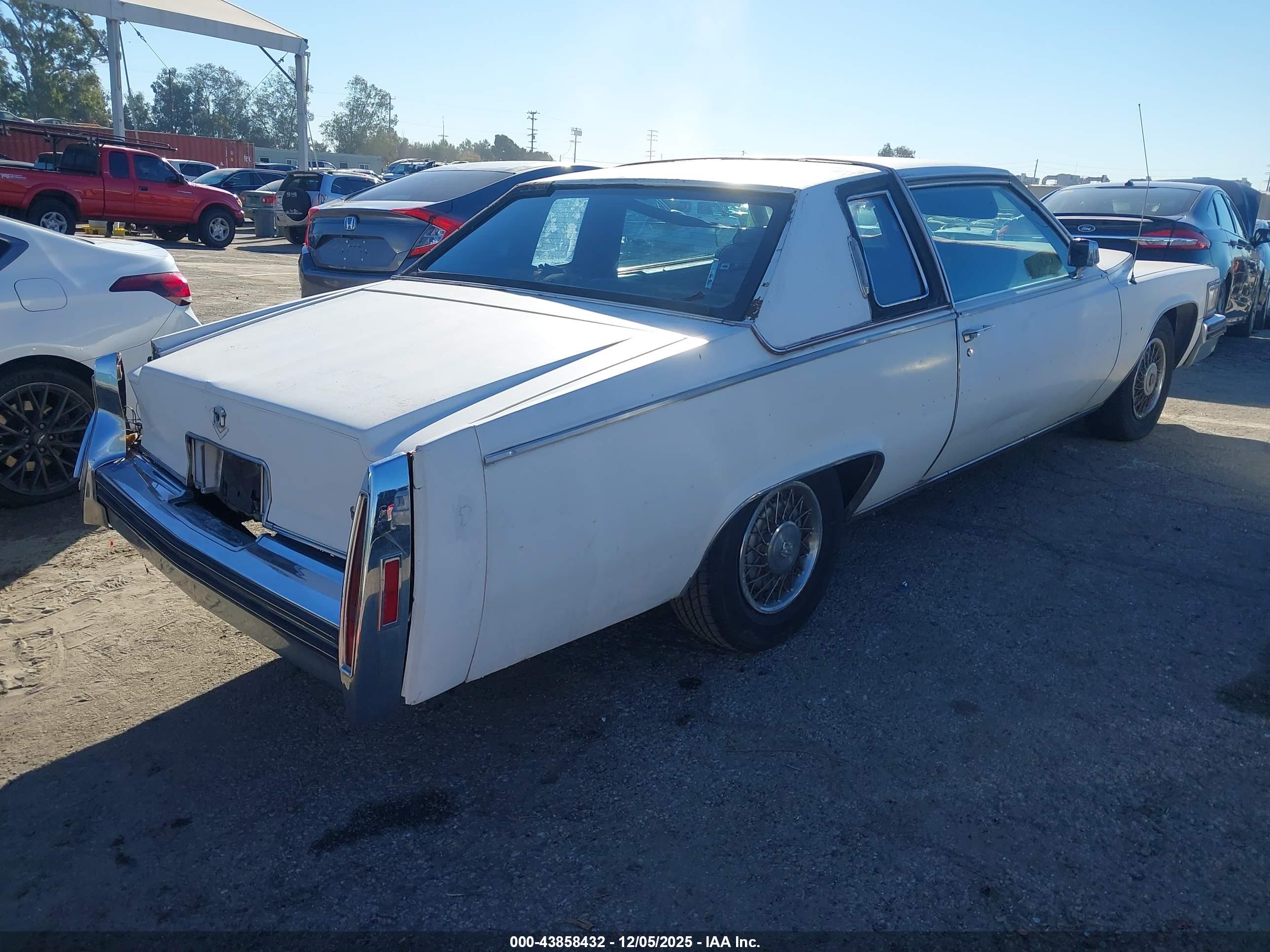 CADILLAC DEVILLE image 4