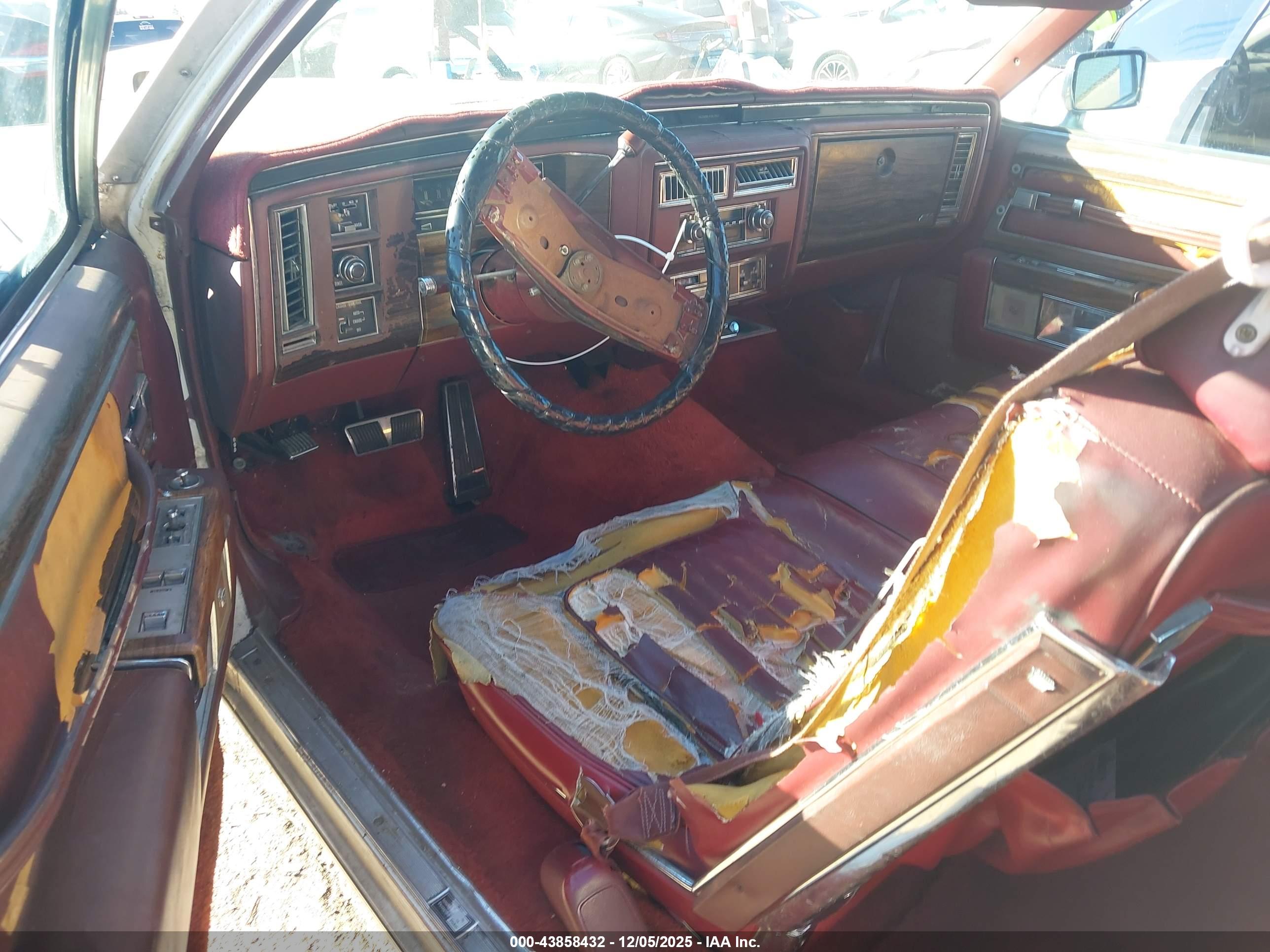 CADILLAC DEVILLE image 5