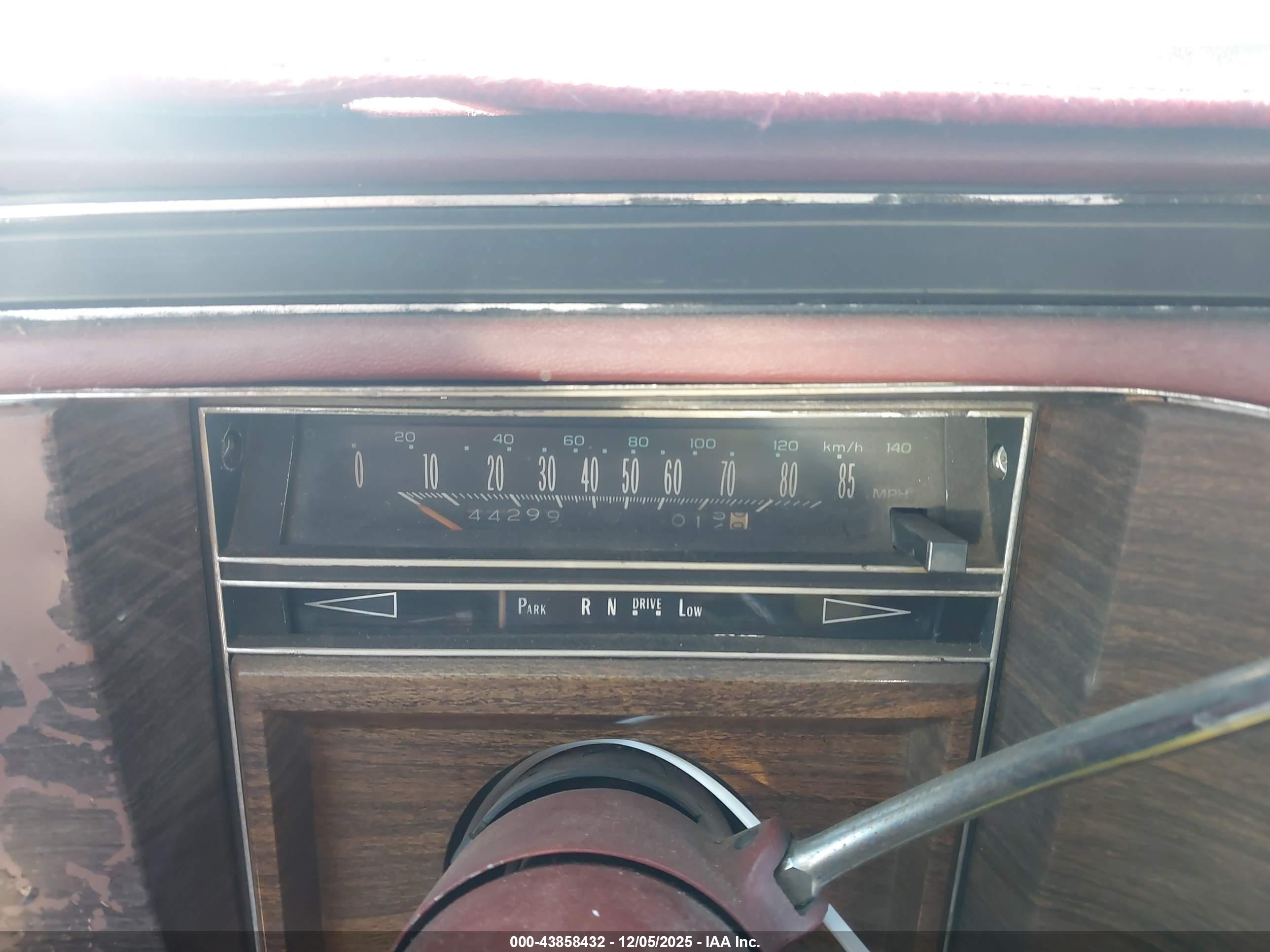 CADILLAC DEVILLE image 7