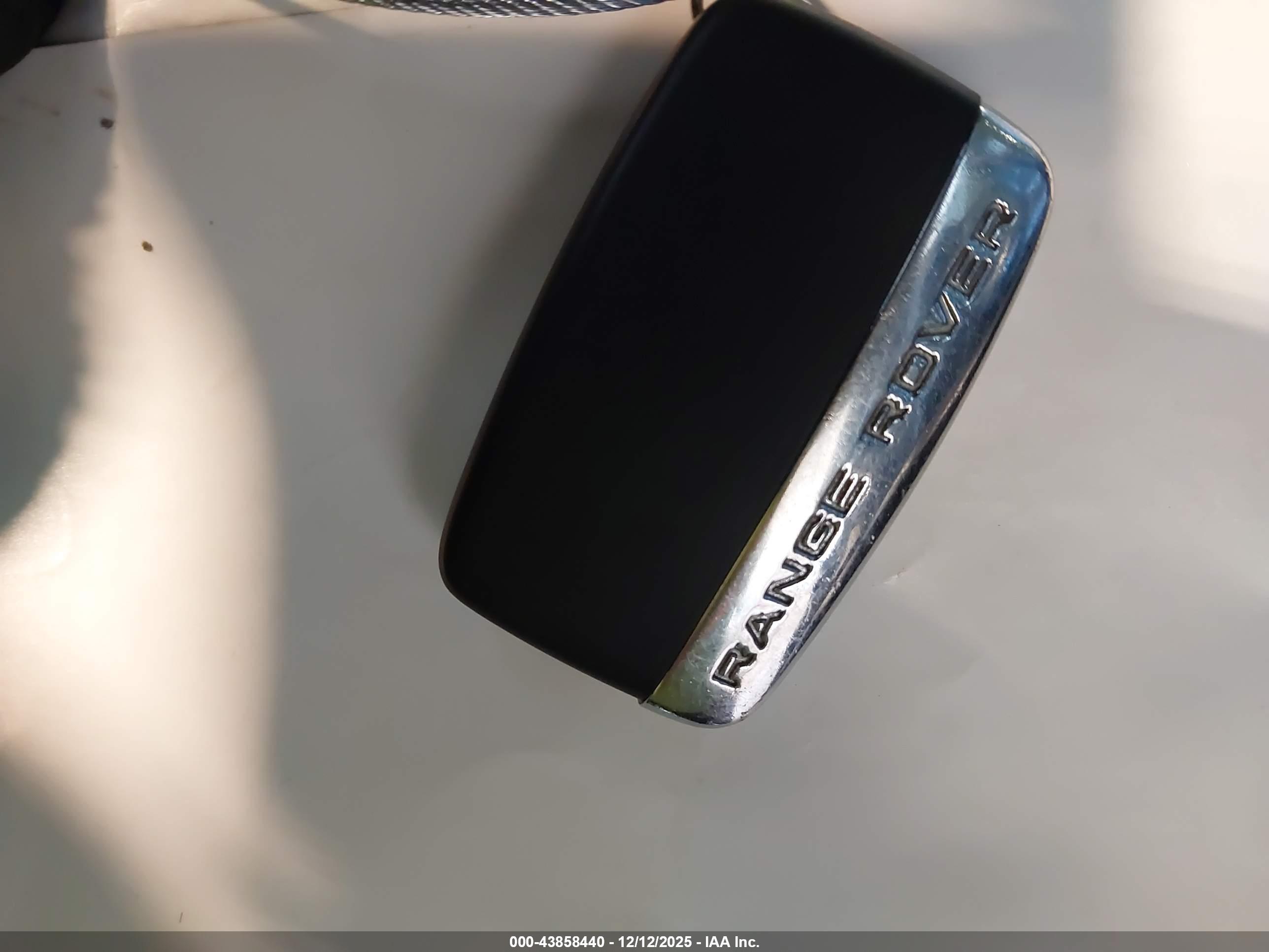 LAND ROVER image 11