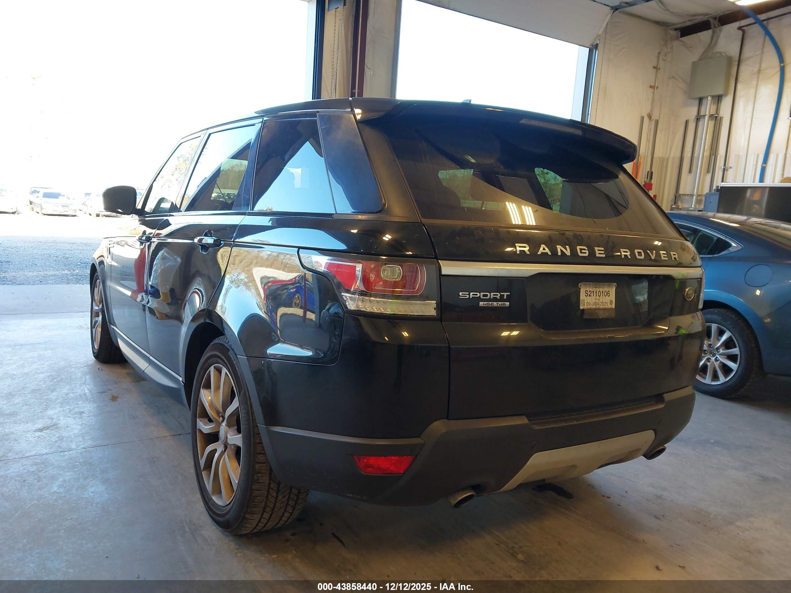 LAND ROVER image 3