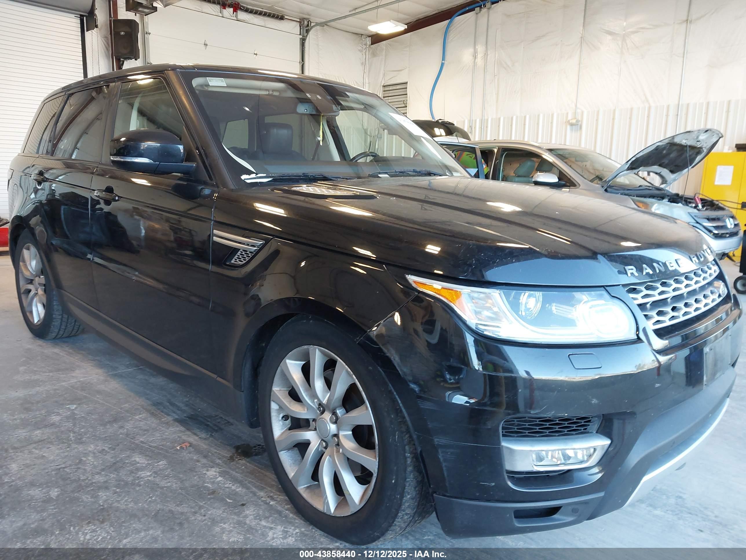 LAND ROVER image 6