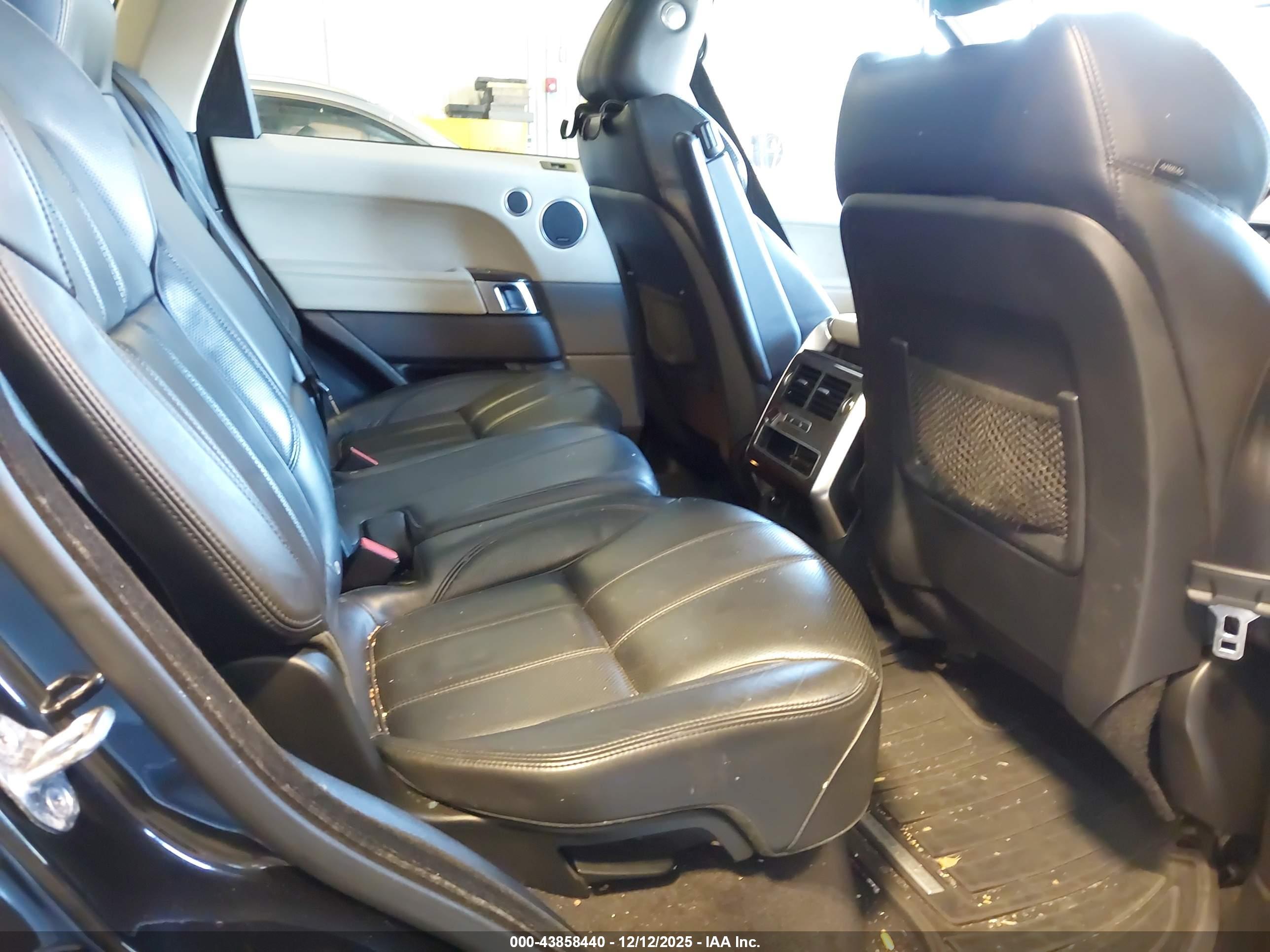 LAND ROVER image 8