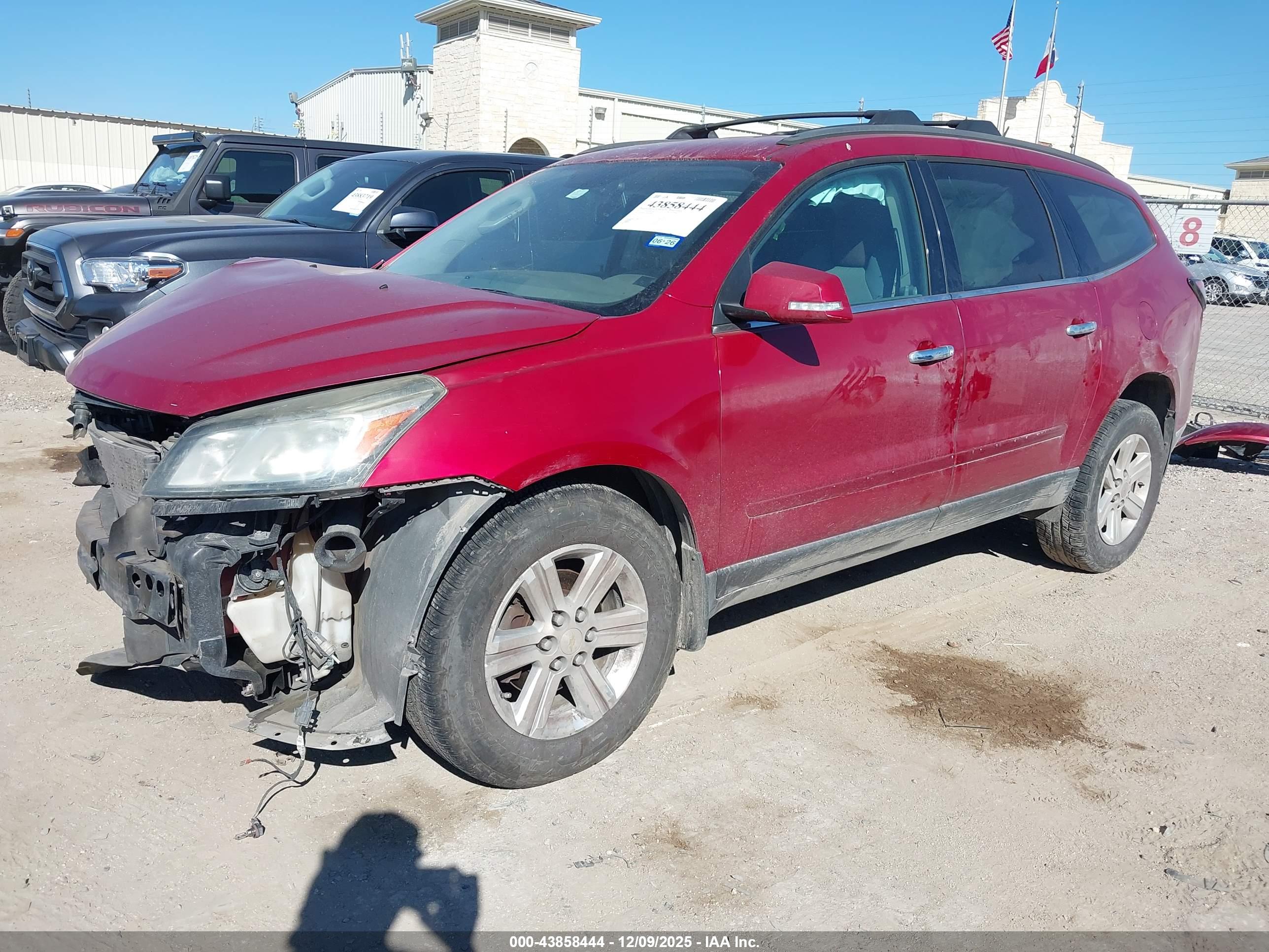 CHEVROLET TRAVERSE image 2