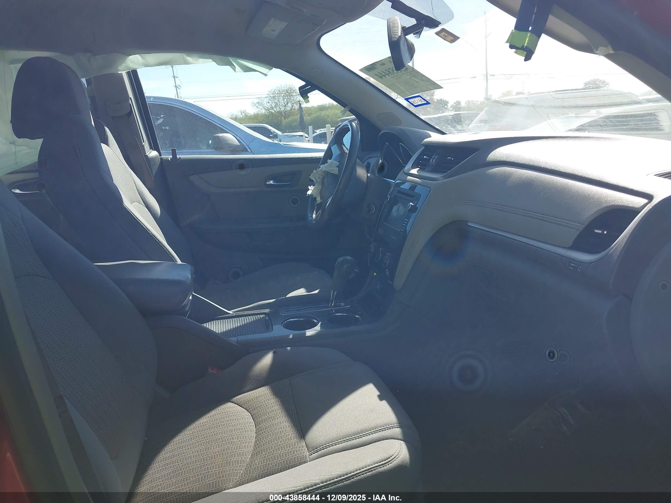 CHEVROLET TRAVERSE image 5