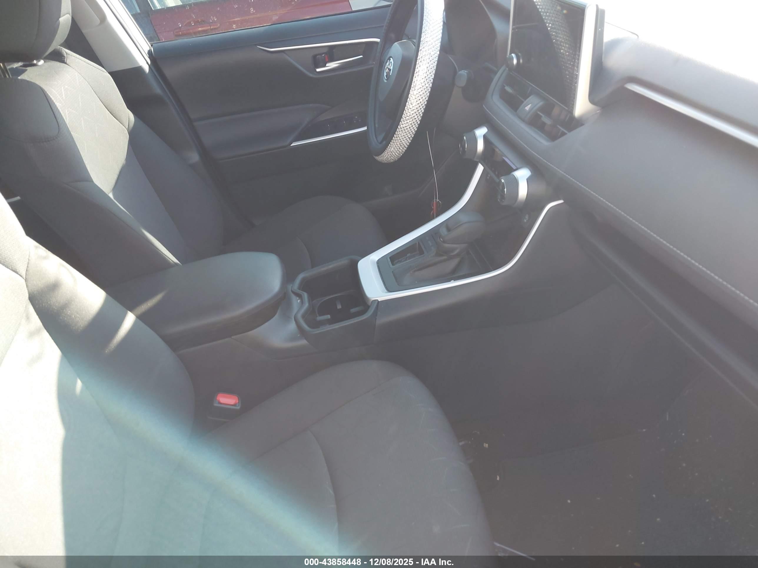 TOYOTA RAV4 image 5